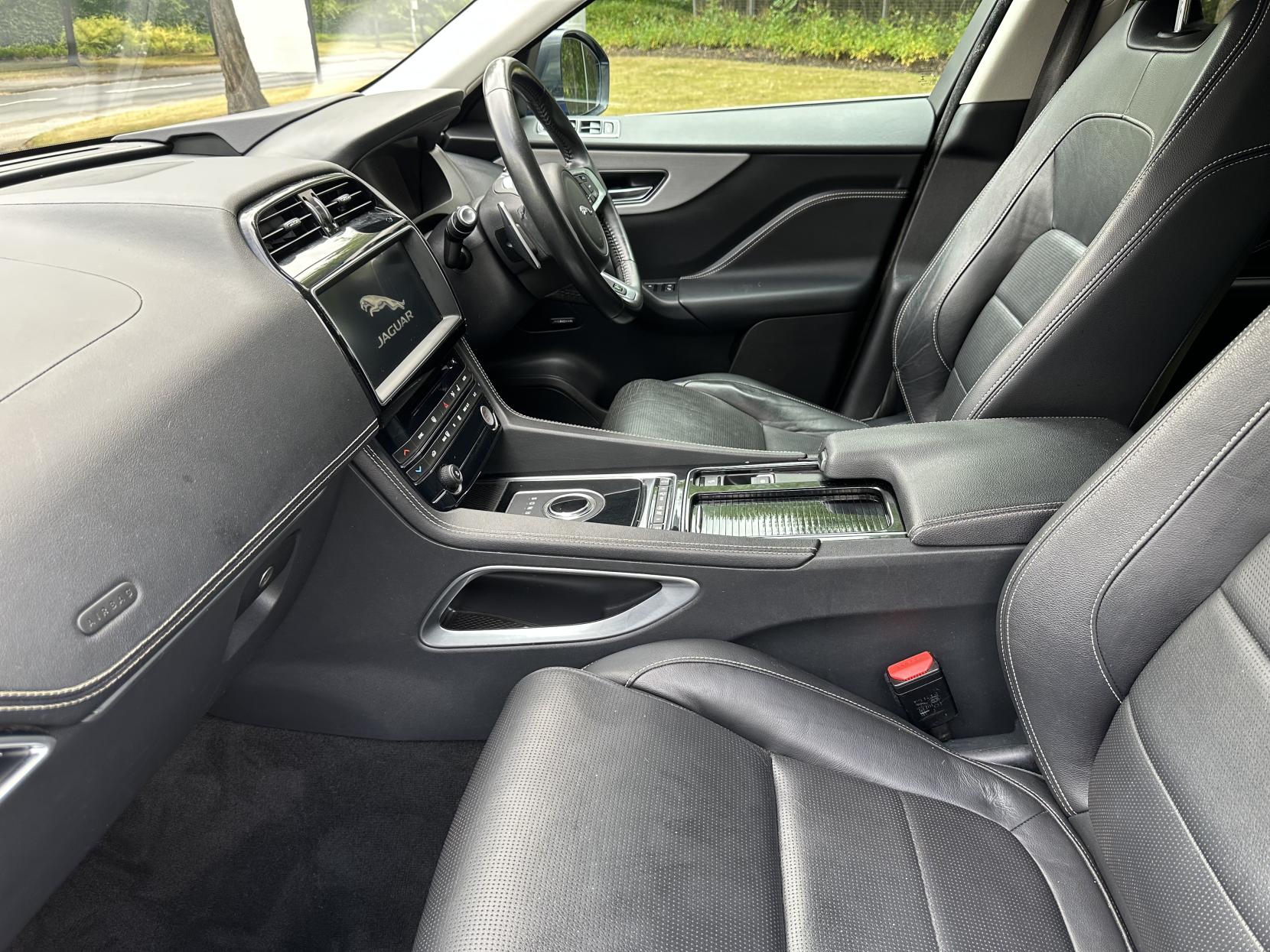 Jaguar F-PACE 2.0 D240 R-Sport SUV 5dr Diesel Auto AWD Euro 6 (s/s) (240 ps)