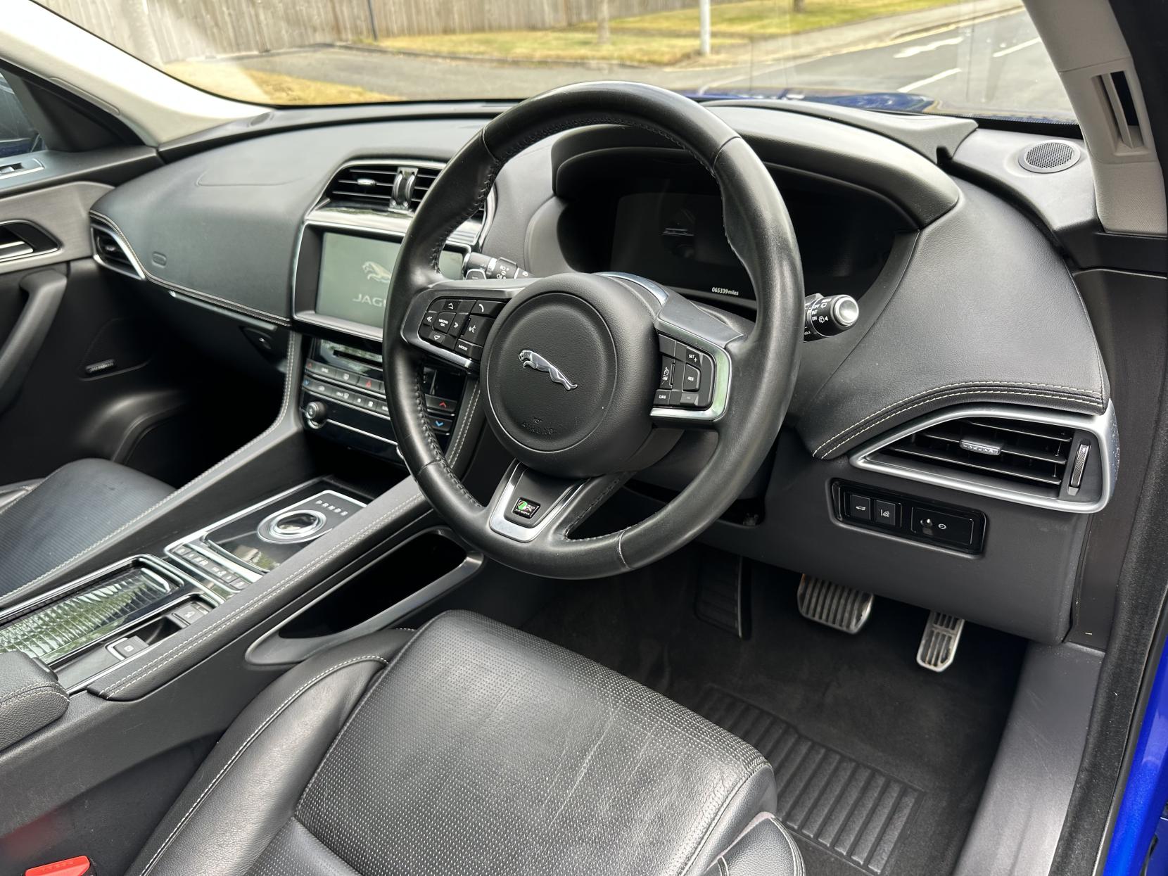 Jaguar F-PACE 2.0 D240 R-Sport SUV 5dr Diesel Auto AWD Euro 6 (s/s) (240 ps)