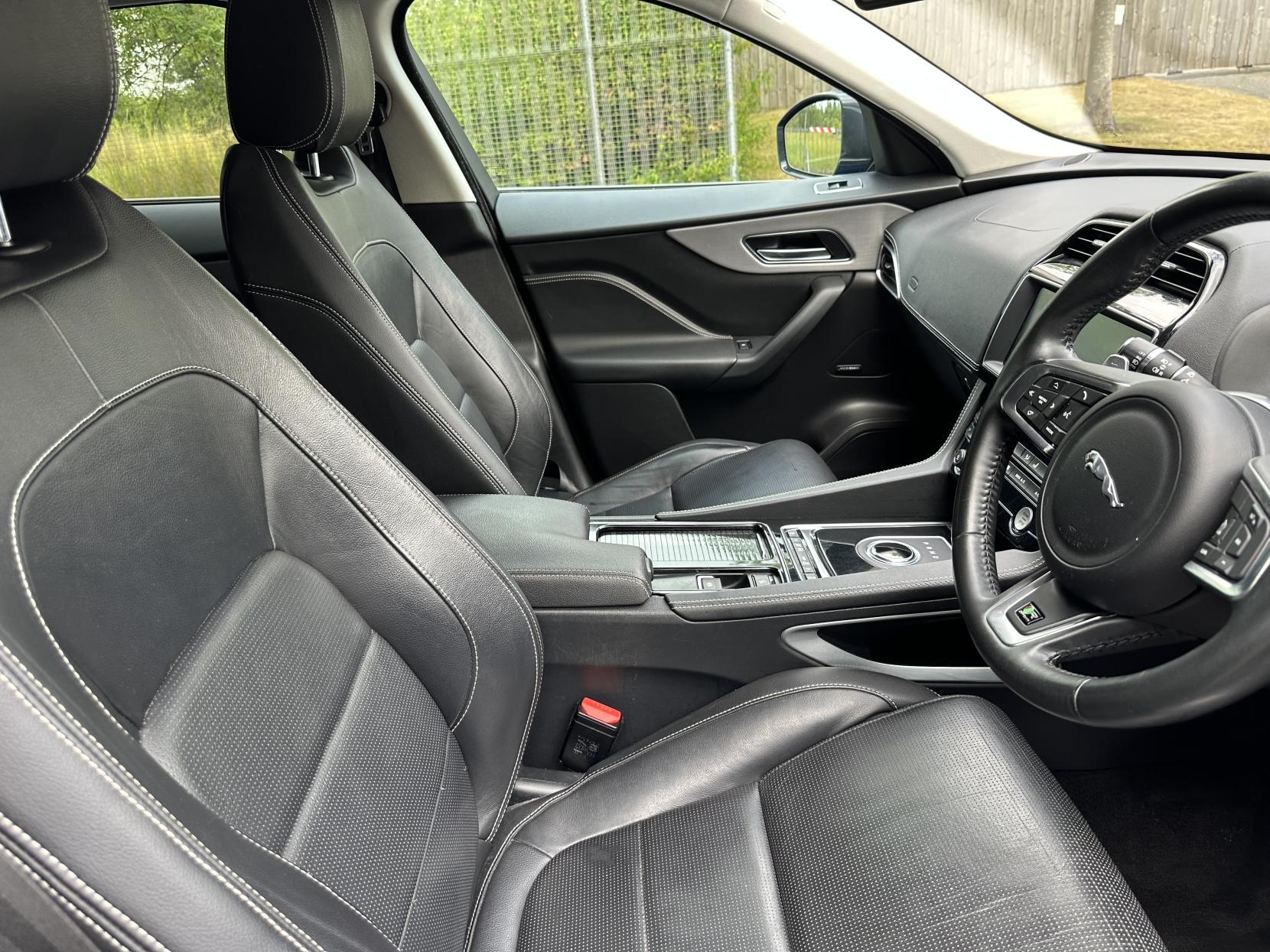 Jaguar F-PACE 2.0 D240 R-Sport SUV 5dr Diesel Auto AWD Euro 6 (s/s) (240 ps)