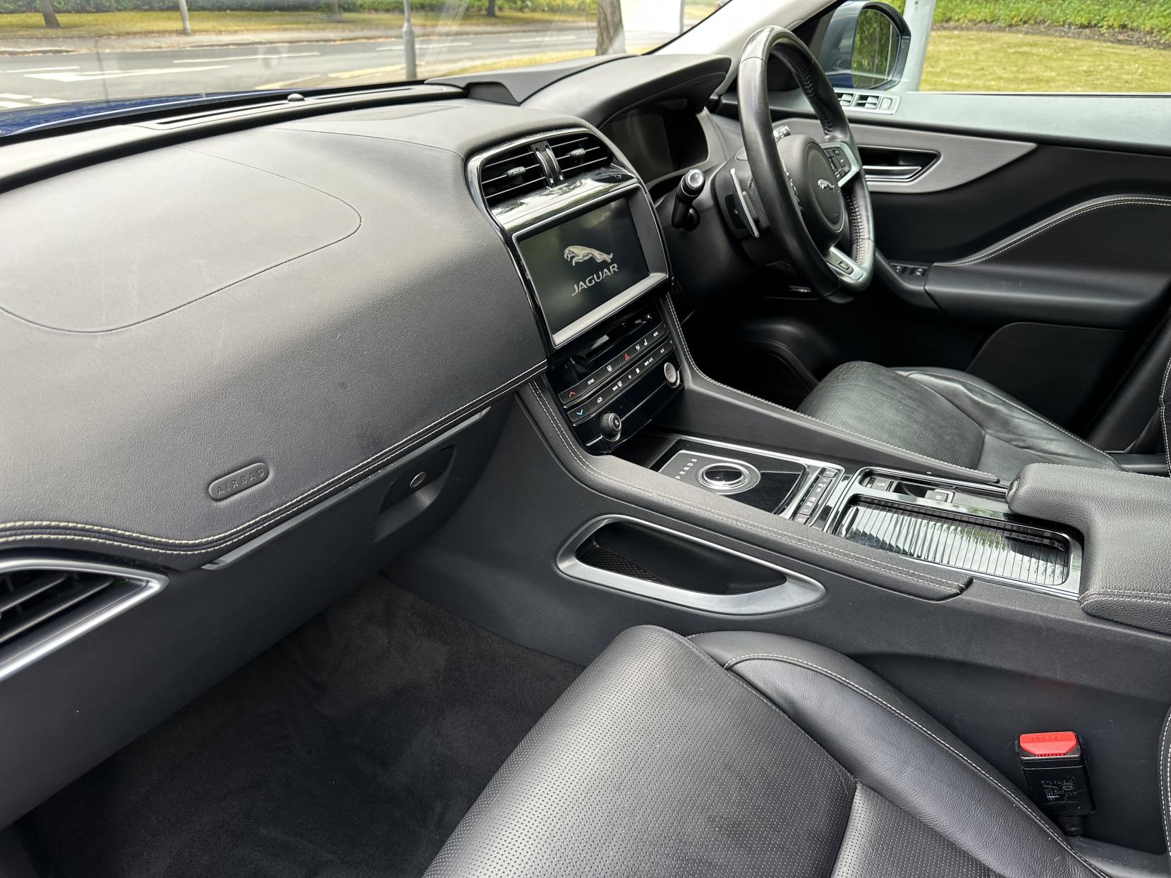 Jaguar F-PACE 2.0 D240 R-Sport SUV 5dr Diesel Auto AWD Euro 6 (s/s) (240 ps)