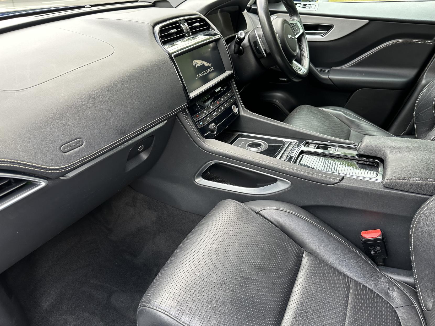 Jaguar F-PACE 2.0 D240 R-Sport SUV 5dr Diesel Auto AWD Euro 6 (s/s) (240 ps)