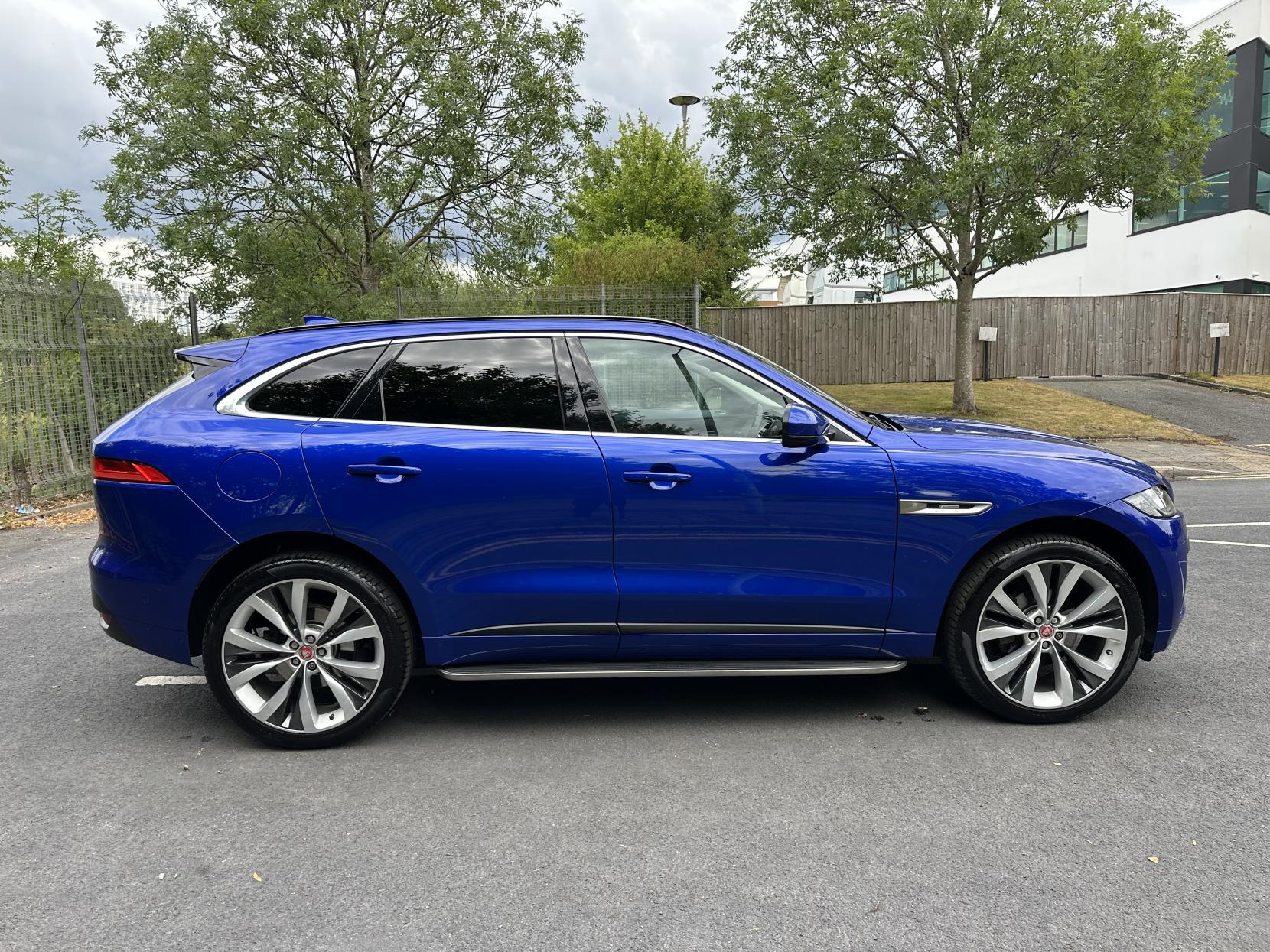 Jaguar F-PACE 2.0 D240 R-Sport SUV 5dr Diesel Auto AWD Euro 6 (s/s) (240 ps)