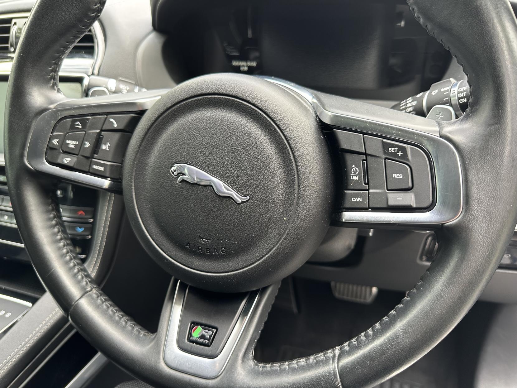 Jaguar F-PACE 2.0 D240 R-Sport SUV 5dr Diesel Auto AWD Euro 6 (s/s) (240 ps)