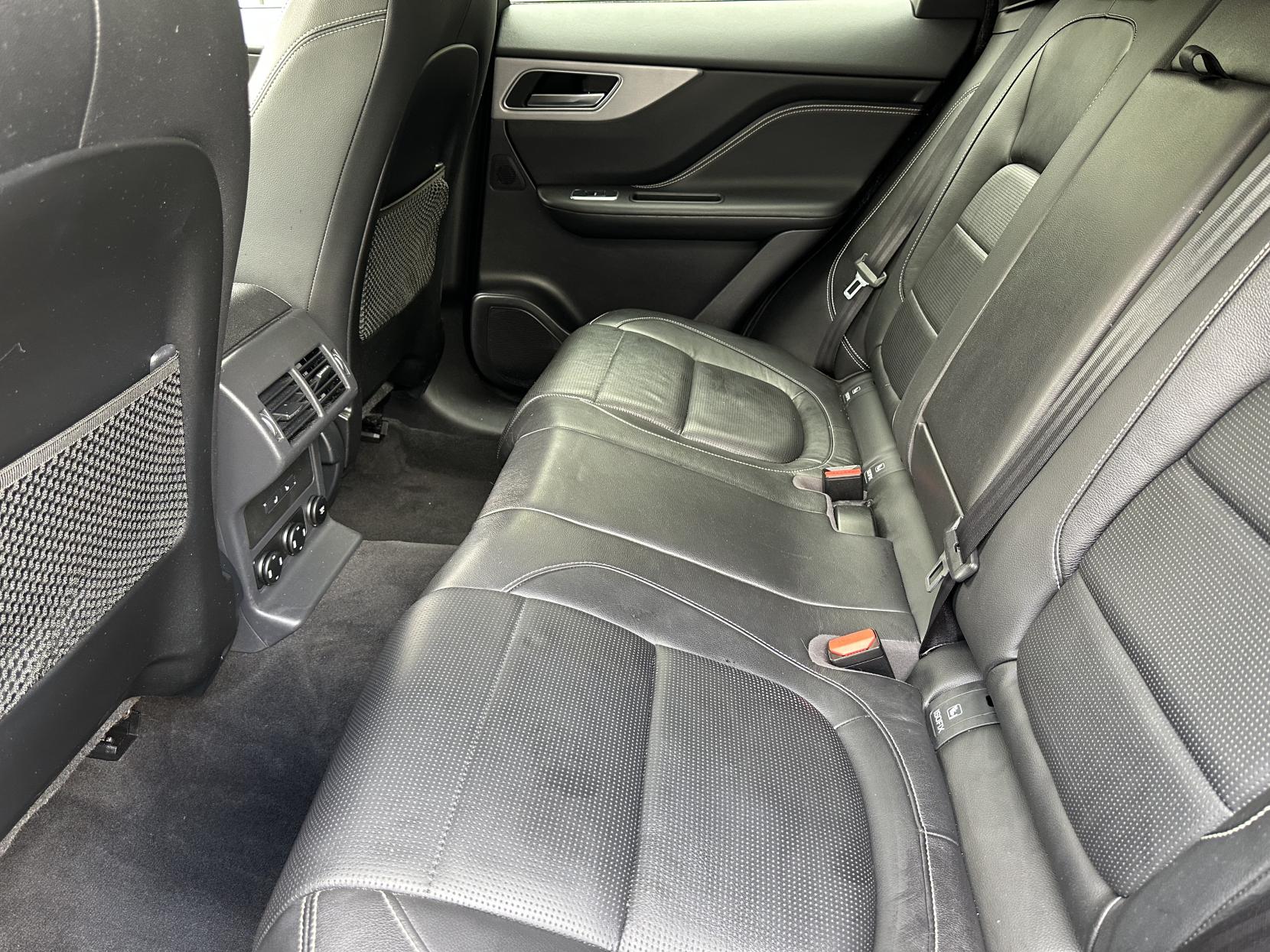 Jaguar F-PACE 2.0 D240 R-Sport SUV 5dr Diesel Auto AWD Euro 6 (s/s) (240 ps)