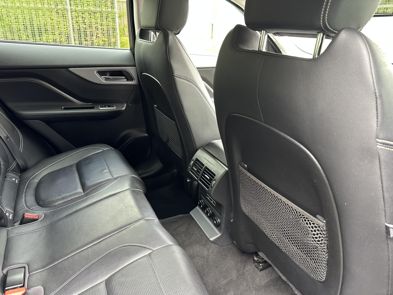 Jaguar F-PACE 2.0 D240 R-Sport SUV 5dr Diesel Auto AWD Euro 6 (s/s) (240 ps)