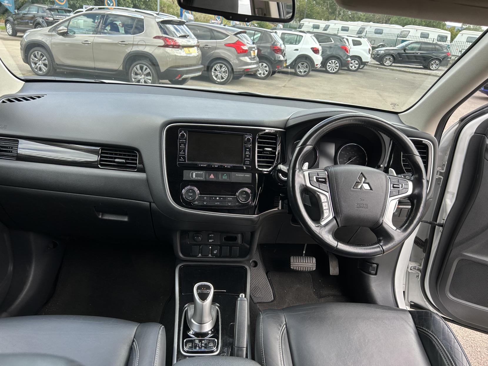 Mitsubishi Outlander 2.0h 12kWh GX4h SUV 5dr Petrol Plug-in Hybrid CVT 4WD Euro 6 (s/s) (200 ps)
