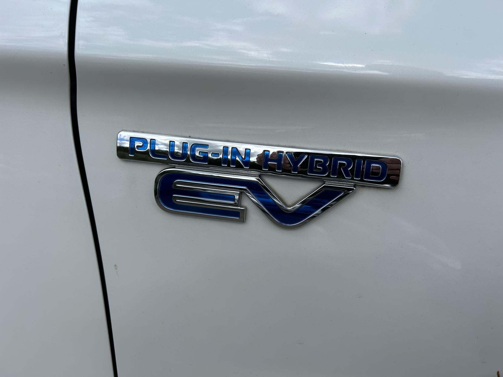 Mitsubishi Outlander 2.0h 12kWh GX4h SUV 5dr Petrol Plug-in Hybrid CVT 4WD Euro 6 (s/s) (200 ps)