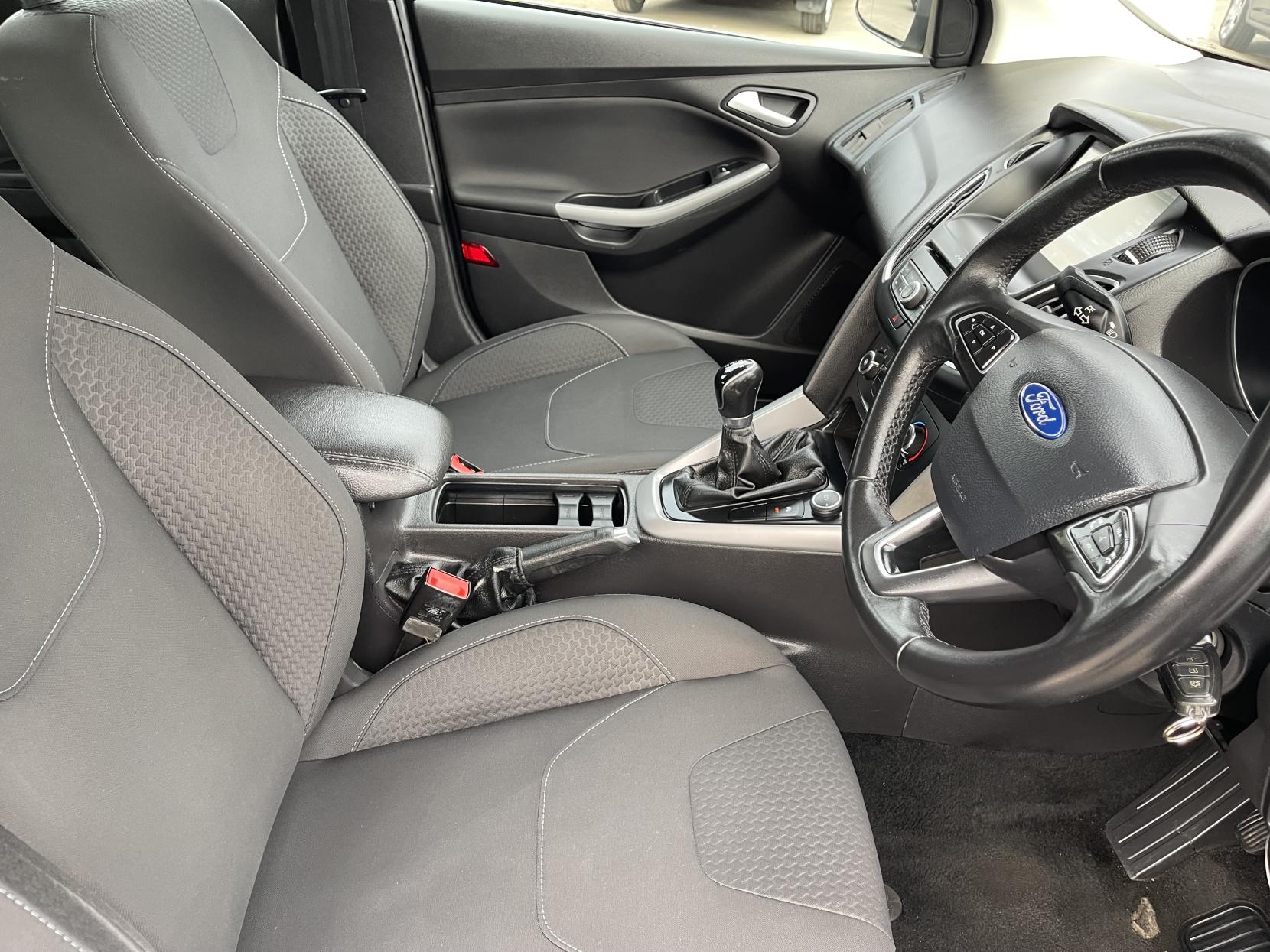 Ford Focus 1.0T EcoBoost Zetec Hatchback 5dr Petrol Manual Euro 6 (s/s) (100 ps)