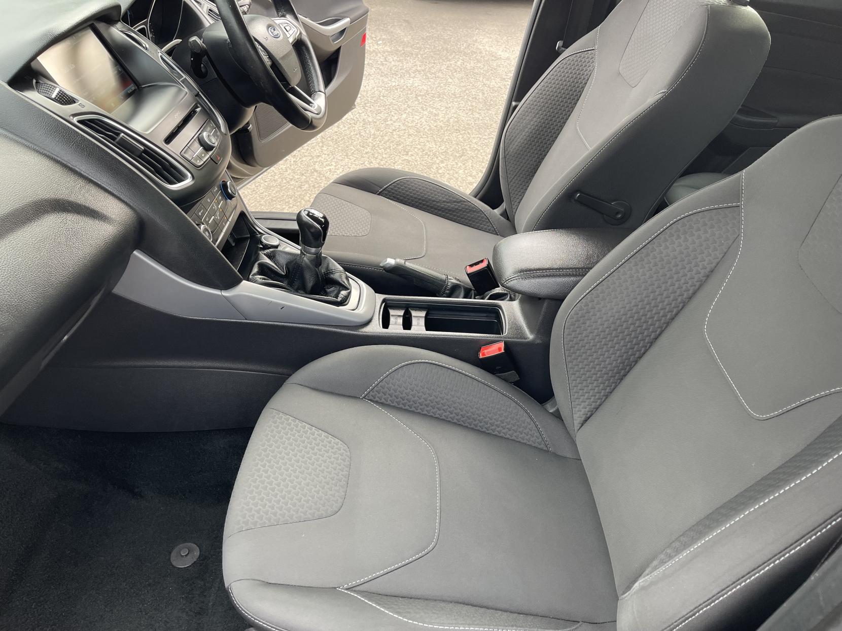 Ford Focus 1.0T EcoBoost Zetec Hatchback 5dr Petrol Manual Euro 6 (s/s) (100 ps)
