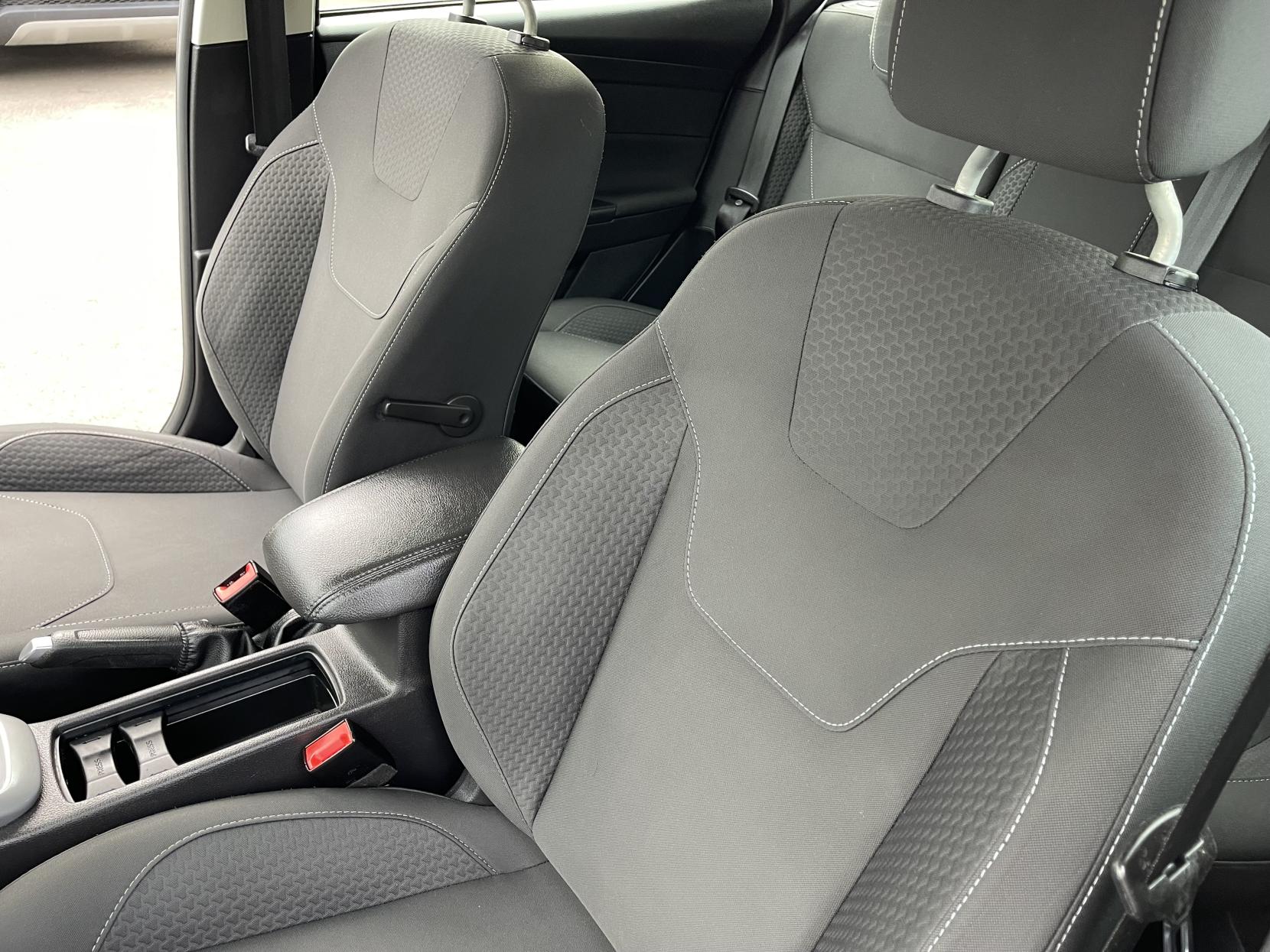 Ford Focus 1.0T EcoBoost Zetec Hatchback 5dr Petrol Manual Euro 6 (s/s) (100 ps)