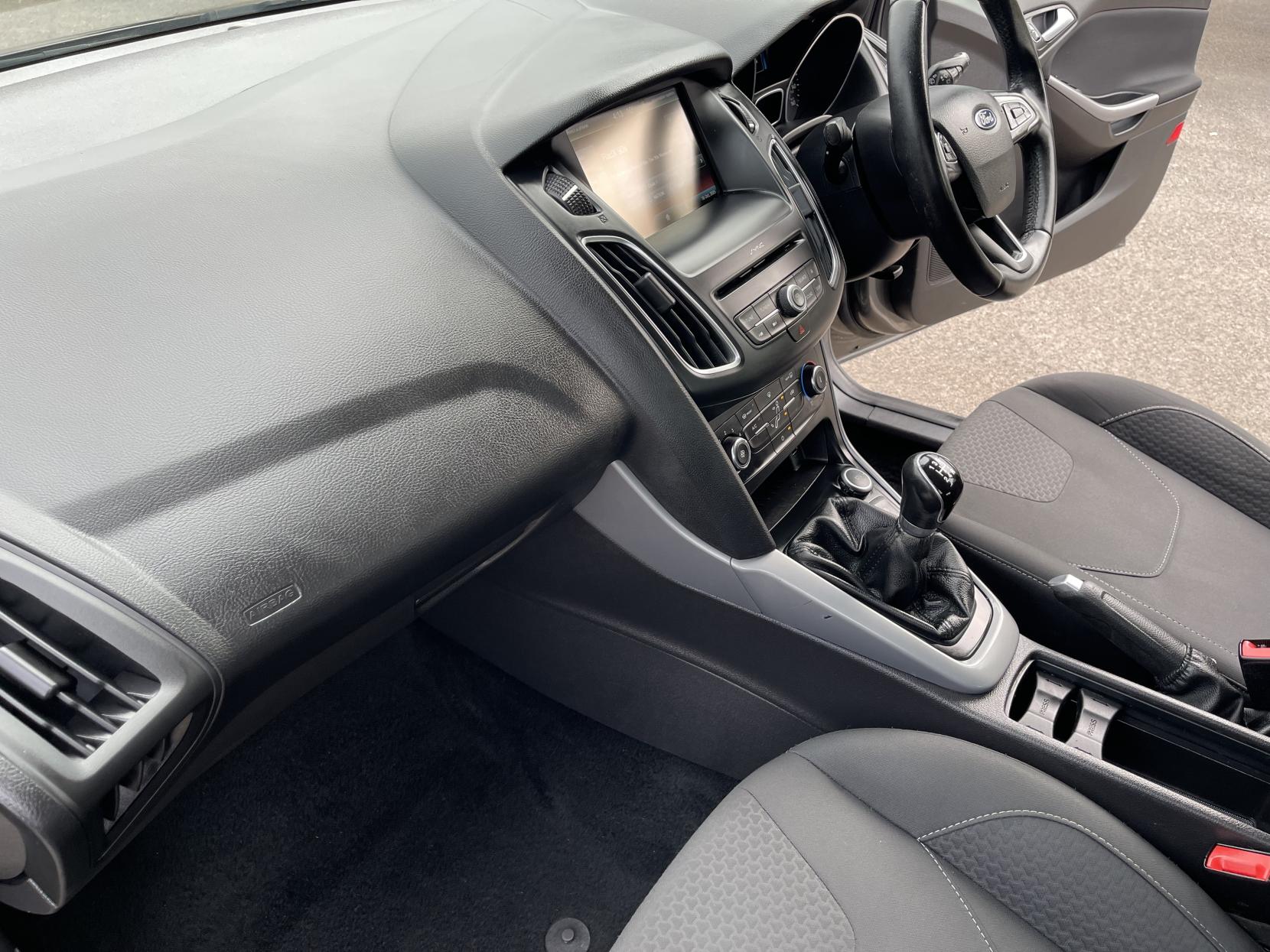 Ford Focus 1.0T EcoBoost Zetec Hatchback 5dr Petrol Manual Euro 6 (s/s) (100 ps)