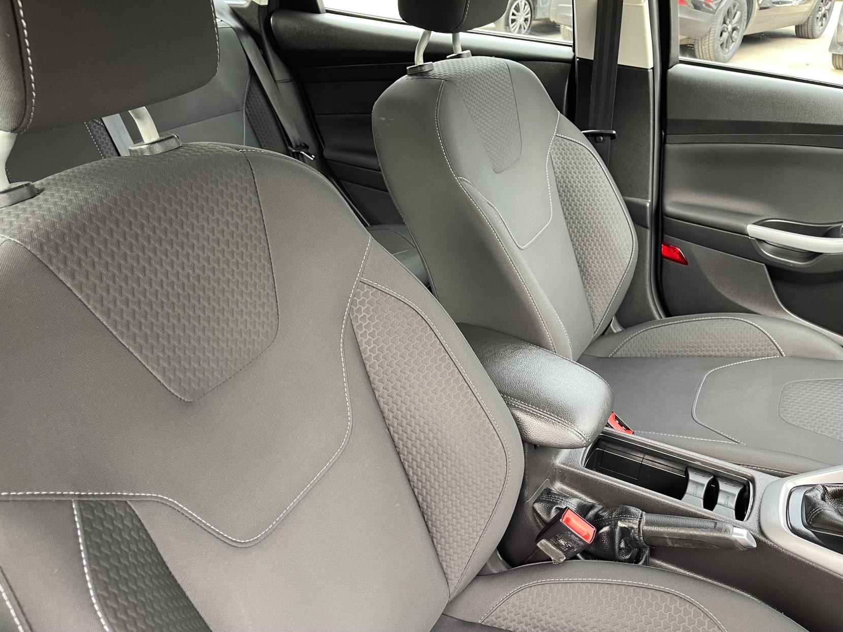 Ford Focus 1.0T EcoBoost Zetec Hatchback 5dr Petrol Manual Euro 6 (s/s) (100 ps)