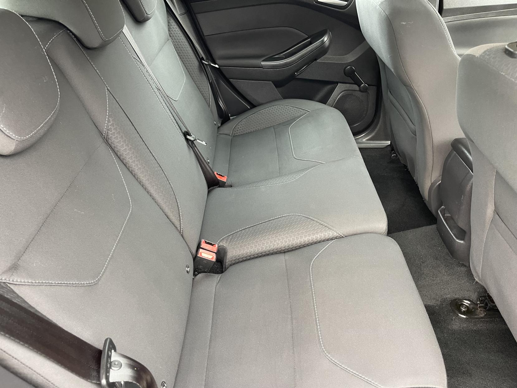 Ford Focus 1.0T EcoBoost Zetec Hatchback 5dr Petrol Manual Euro 6 (s/s) (100 ps)