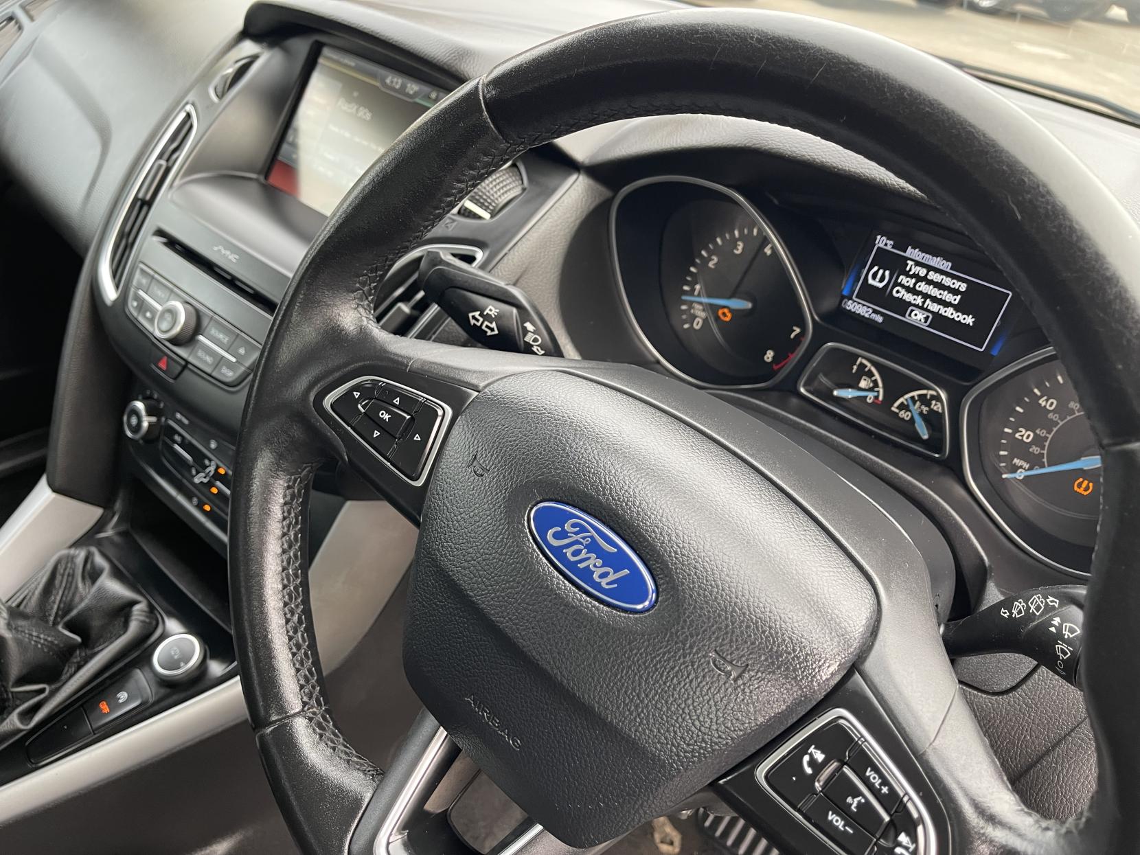 Ford Focus 1.0T EcoBoost Zetec Hatchback 5dr Petrol Manual Euro 6 (s/s) (100 ps)