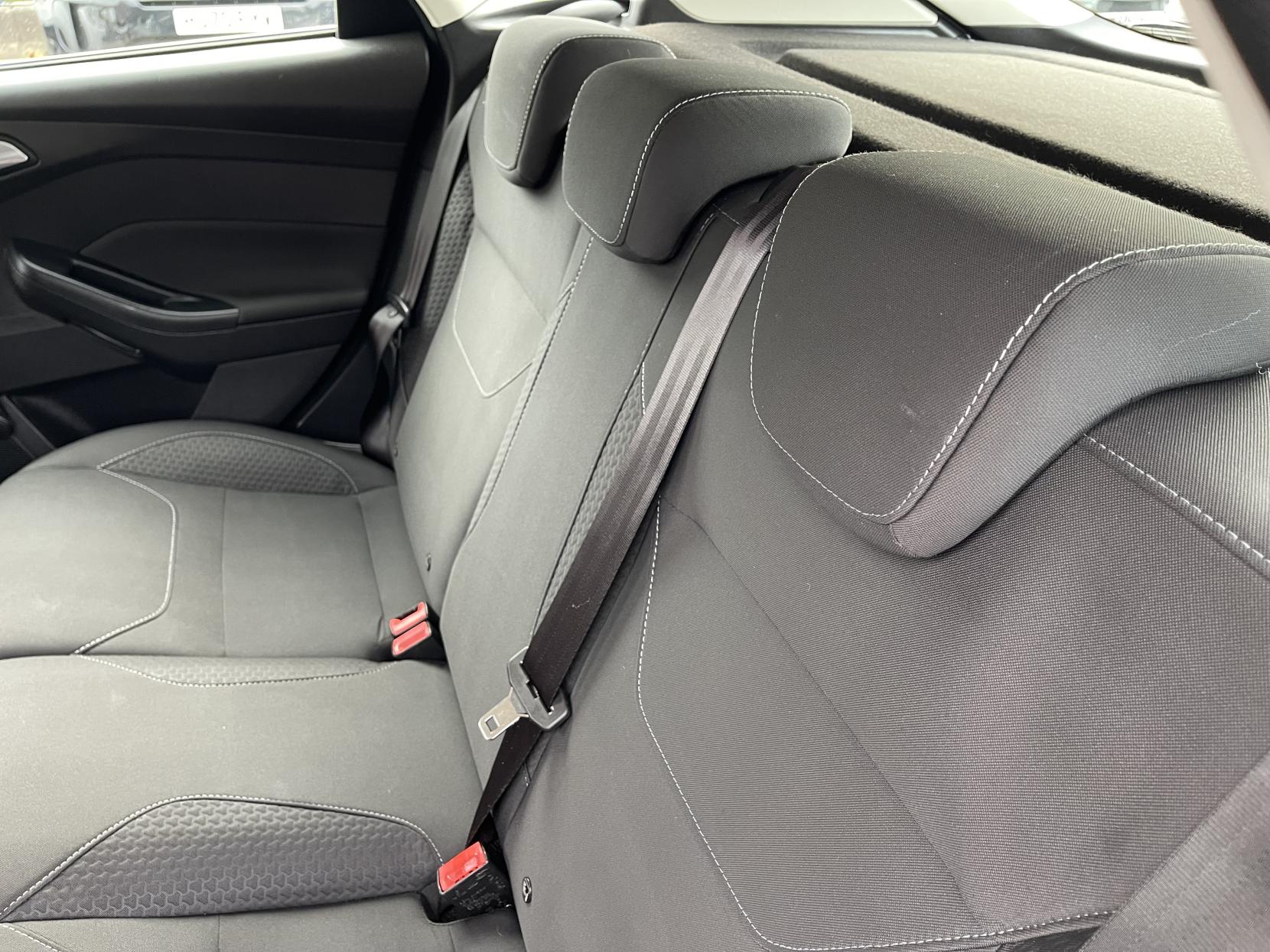 Ford Focus 1.0T EcoBoost Zetec Hatchback 5dr Petrol Manual Euro 6 (s/s) (100 ps)