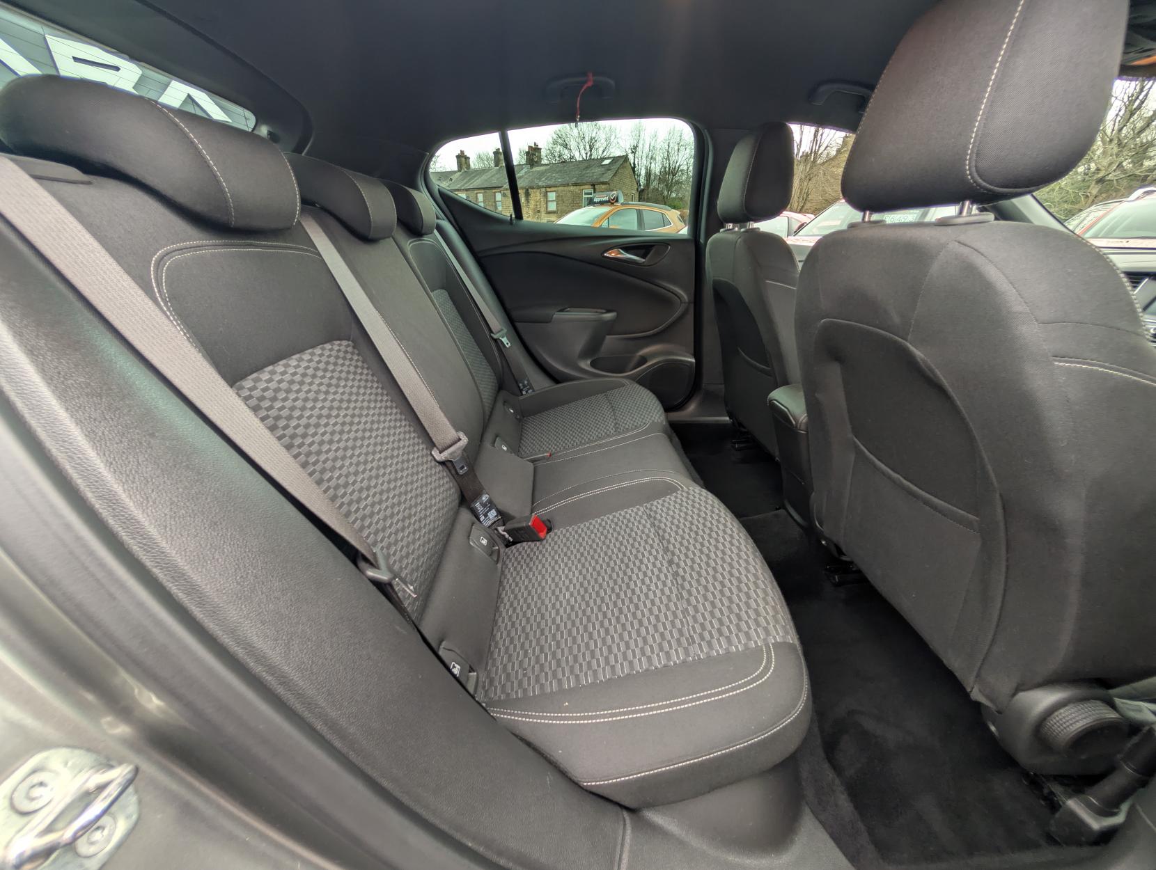 Vauxhall Astra 1.6i Turbo SRi Hatchback 5dr Petrol Manual Euro 6 (s/s) (200 ps)