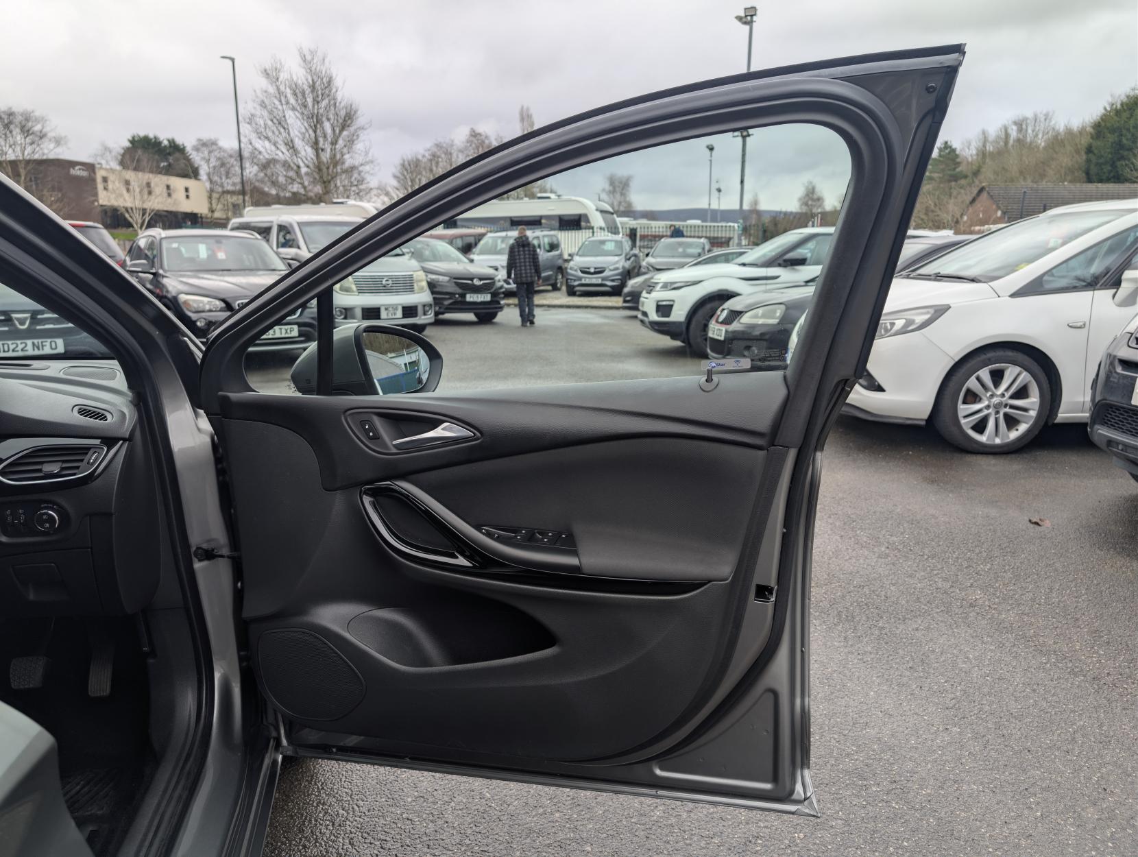 Vauxhall Astra 1.6i Turbo SRi Hatchback 5dr Petrol Manual Euro 6 (s/s) (200 ps)