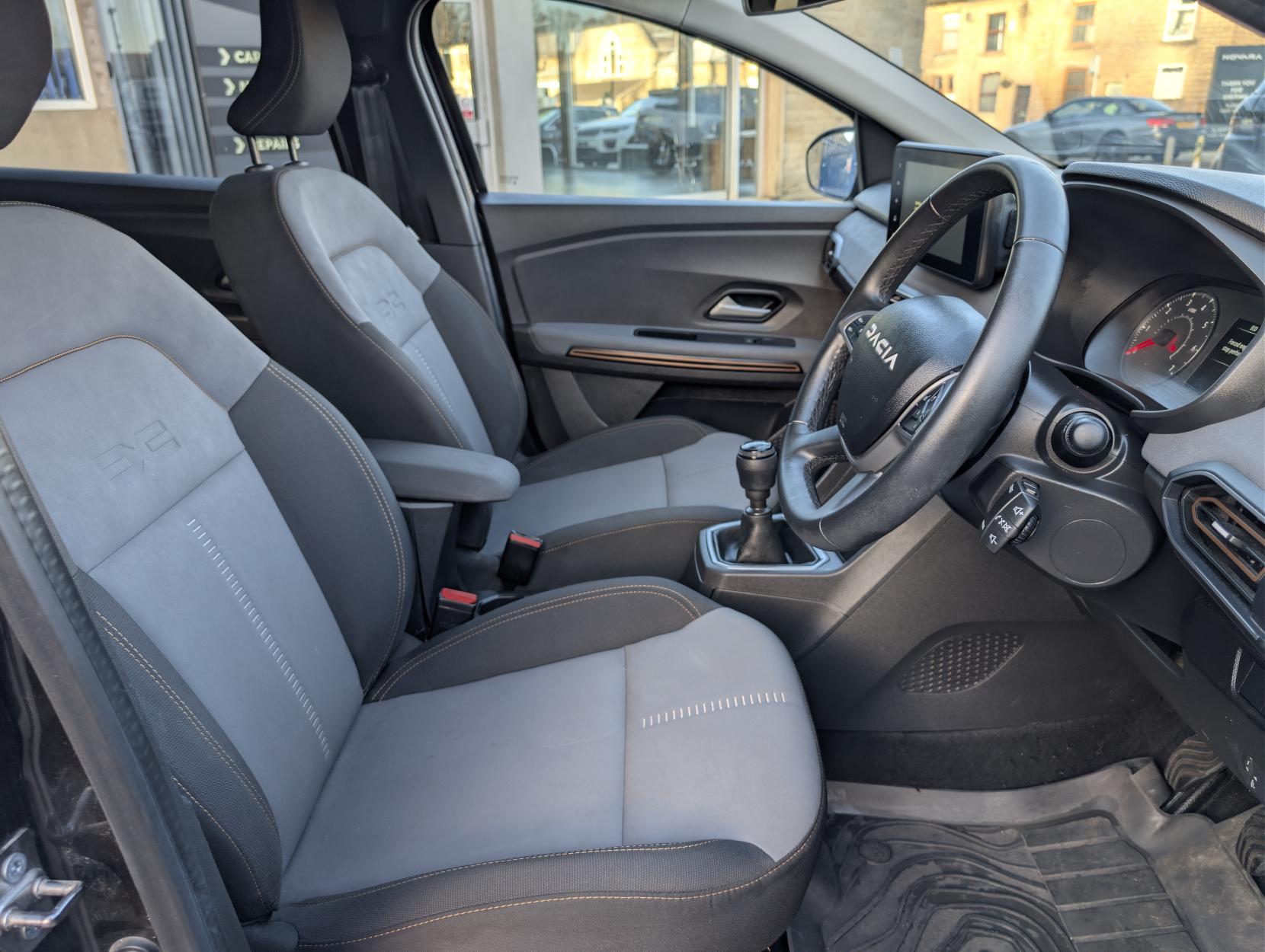 Dacia Jogger 1.0 TCe EXTREME MPV 5dr Petrol Manual Euro 6 (s/s) (110 ps)