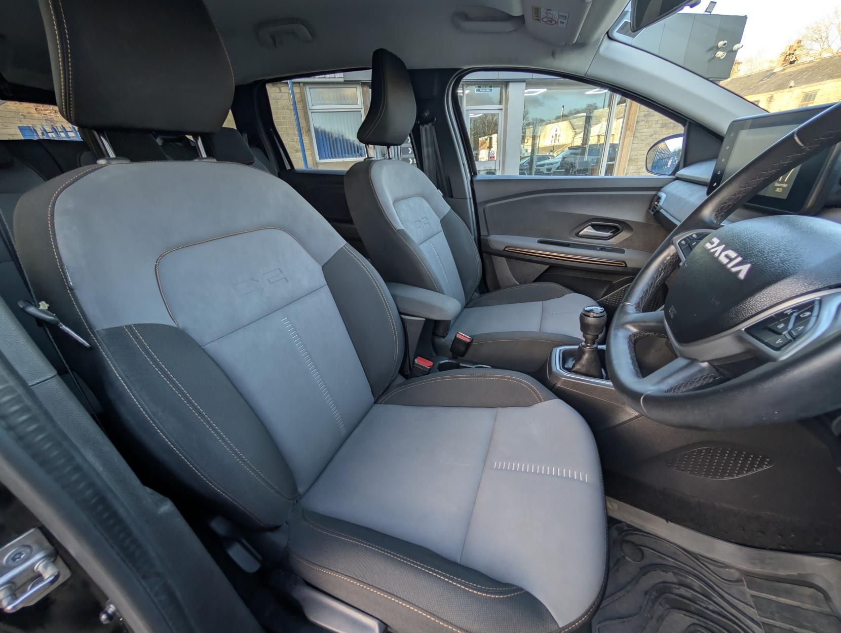 Dacia Jogger 1.0 TCe EXTREME MPV 5dr Petrol Manual Euro 6 (s/s) (110 ps)