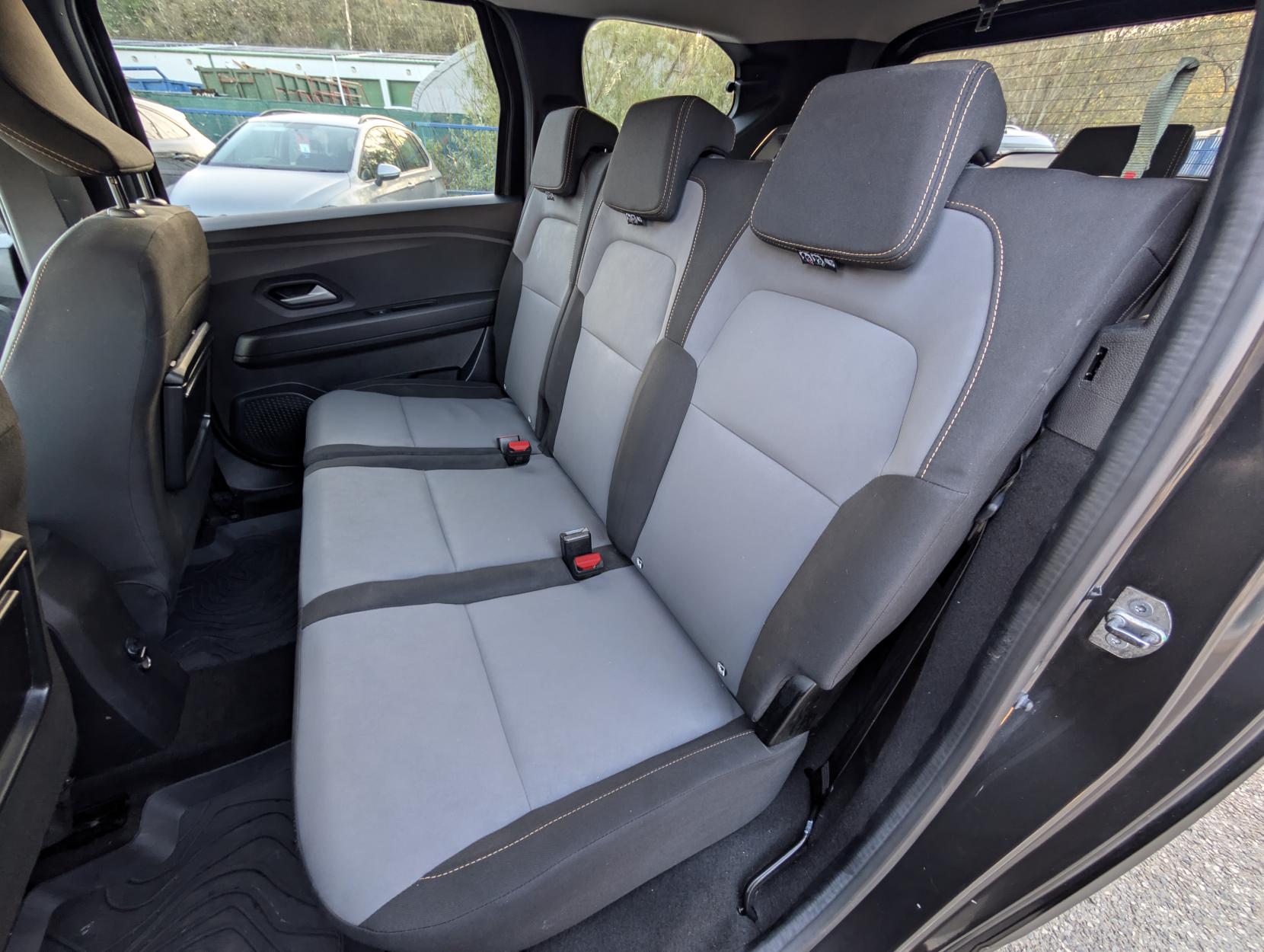 Dacia Jogger 1.0 TCe EXTREME MPV 5dr Petrol Manual Euro 6 (s/s) (110 ps)