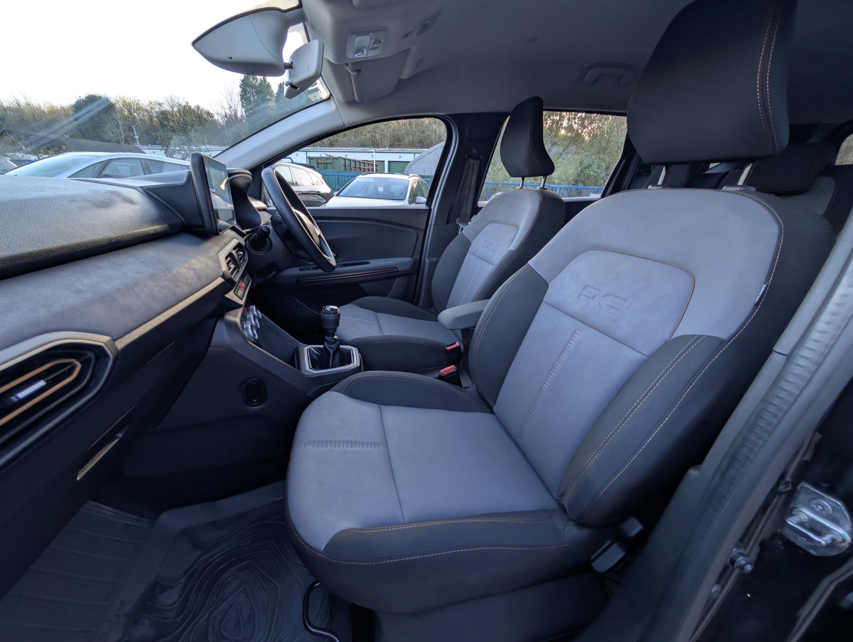 Dacia Jogger 1.0 TCe EXTREME MPV 5dr Petrol Manual Euro 6 (s/s) (110 ps)