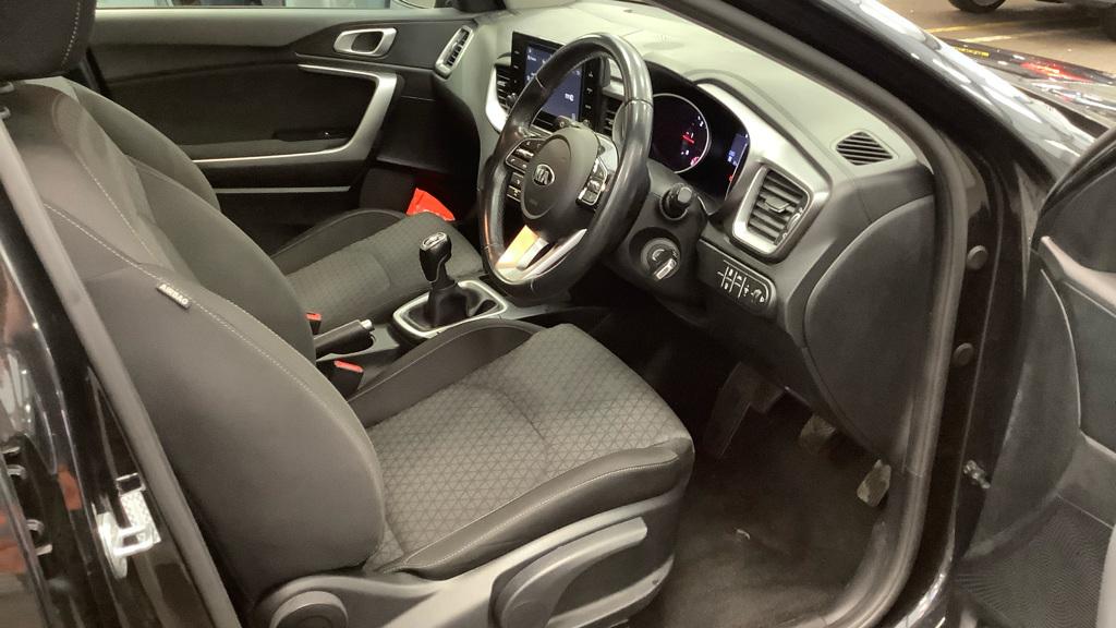 Kia Ceed 1.6 CRDi MHEV 2 Hatchback 5dr Diesel Hybrid Manual Euro 6 (s/s) (134 bhp)