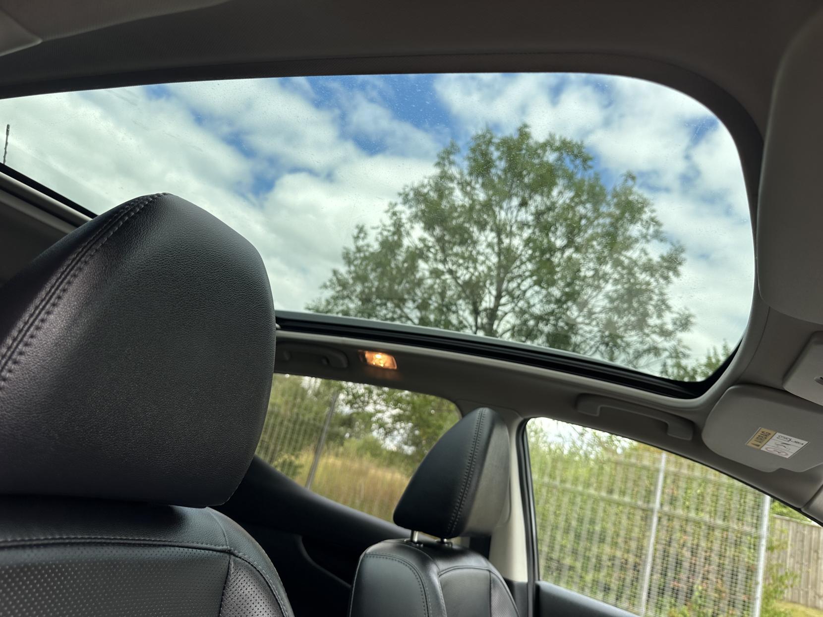 Nissan Qashqai 1.5 dCi Tekna SUV 5dr Diesel Manual 2WD Euro 6 (s/s) (110 ps)