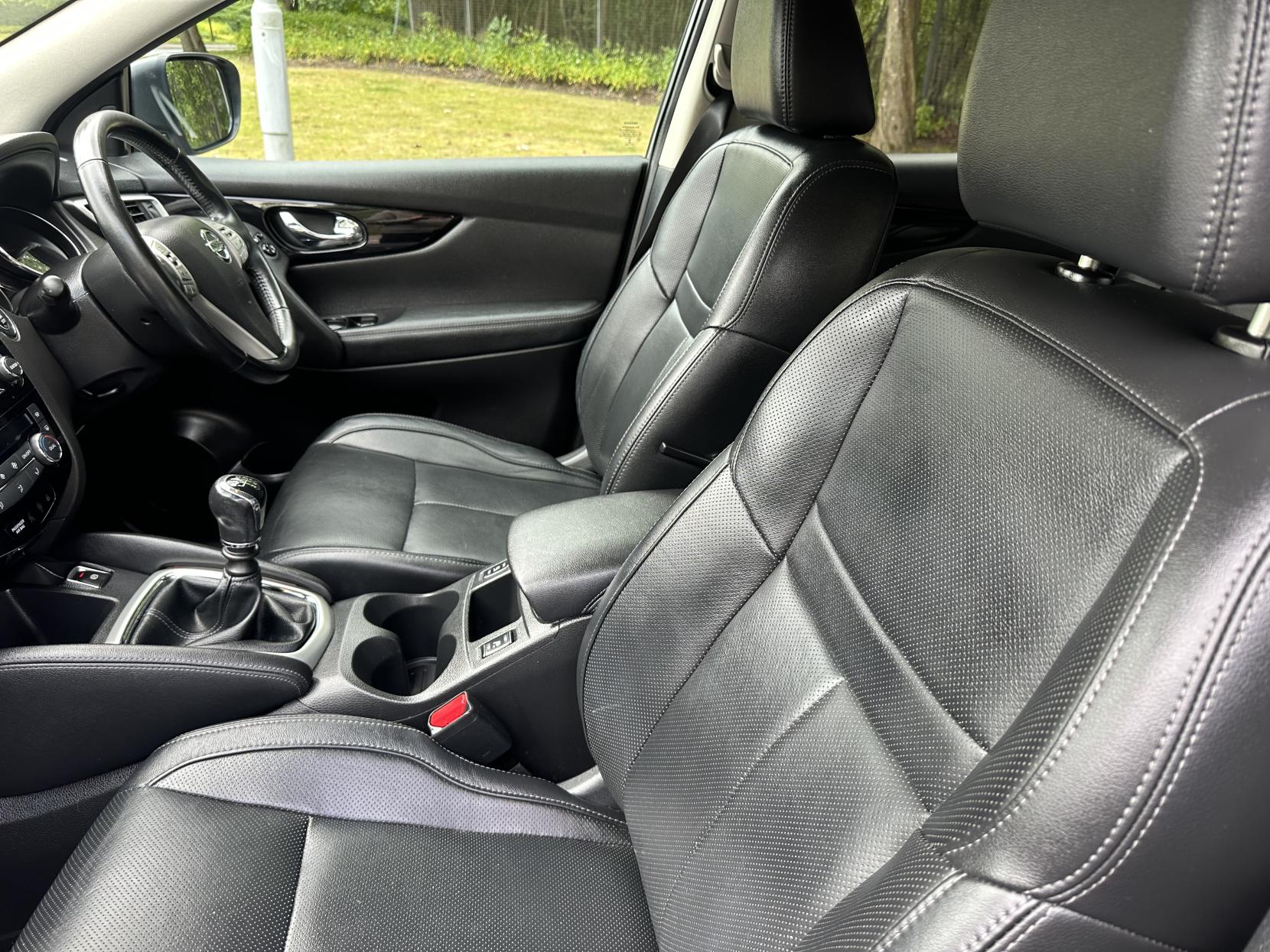 Nissan Qashqai 1.5 dCi Tekna SUV 5dr Diesel Manual 2WD Euro 6 (s/s) (110 ps)