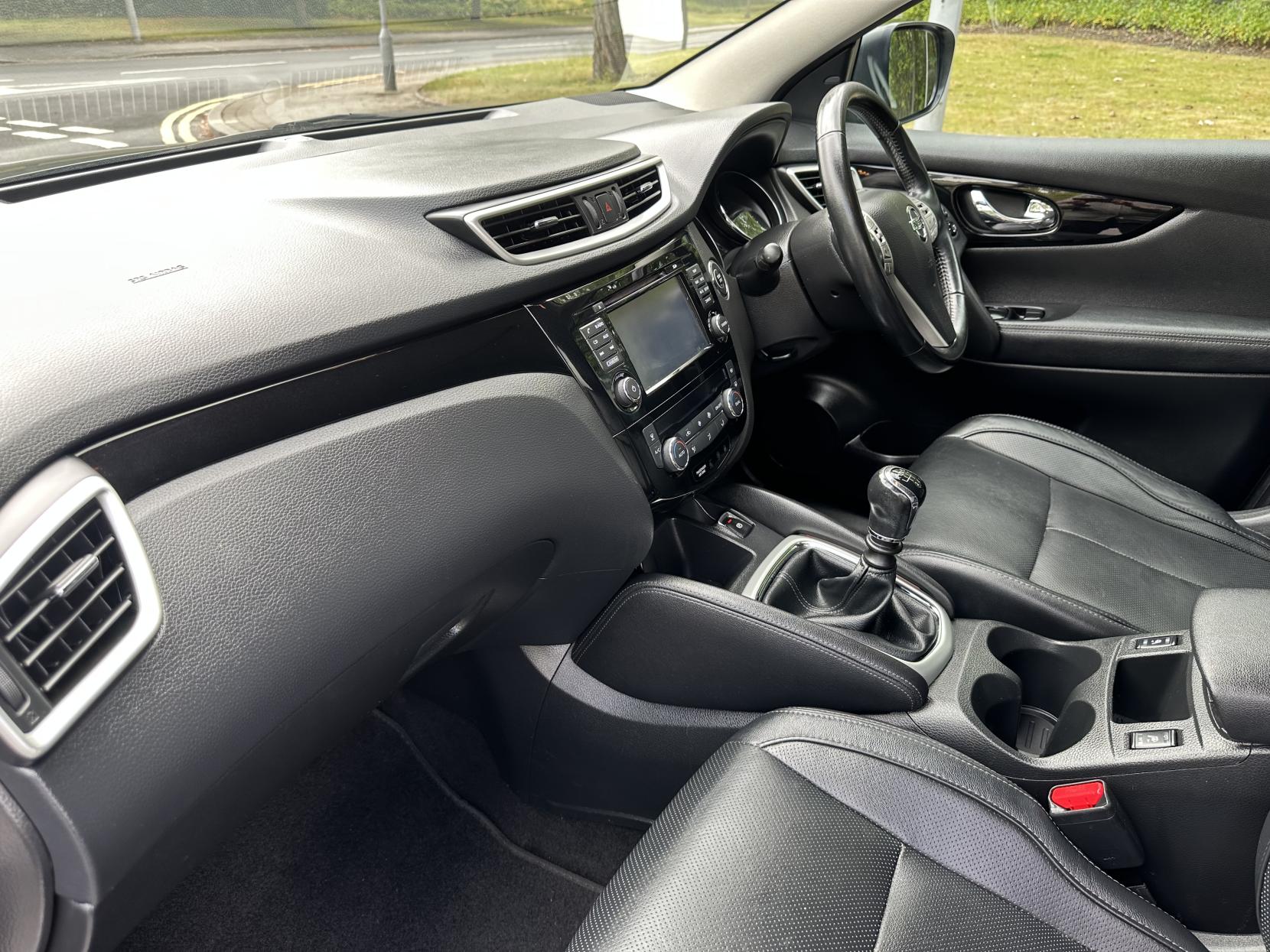 Nissan Qashqai 1.5 dCi Tekna SUV 5dr Diesel Manual 2WD Euro 6 (s/s) (110 ps)