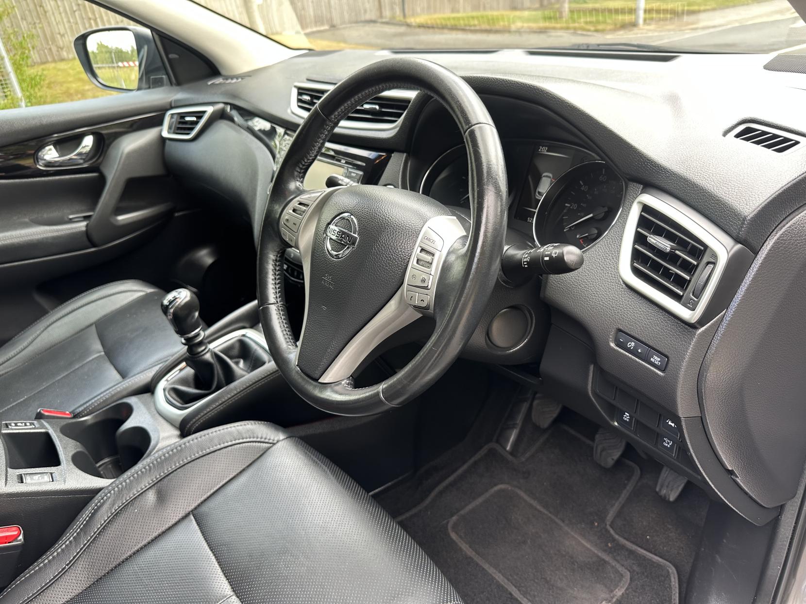 Nissan Qashqai 1.5 dCi Tekna SUV 5dr Diesel Manual 2WD Euro 6 (s/s) (110 ps)