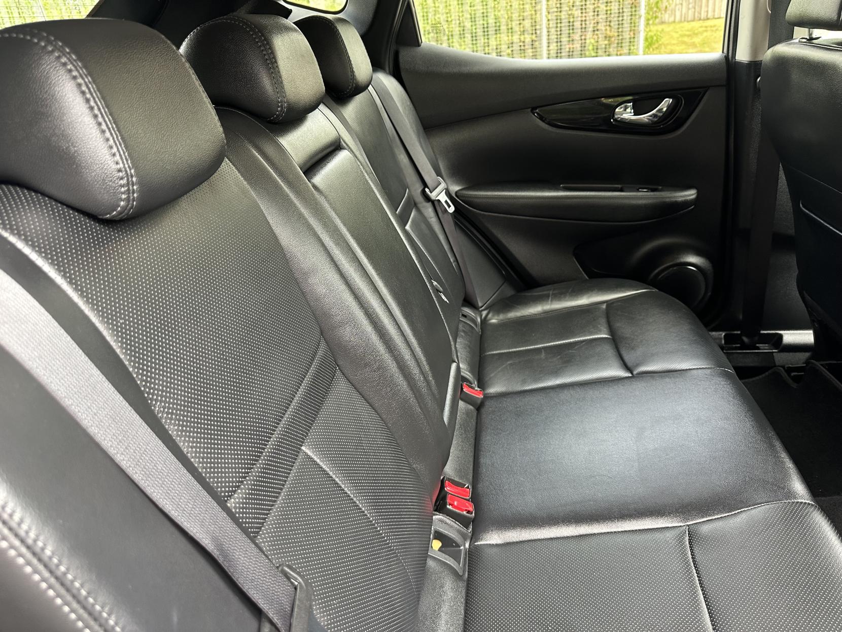 Nissan Qashqai 1.5 dCi Tekna SUV 5dr Diesel Manual 2WD Euro 6 (s/s) (110 ps)