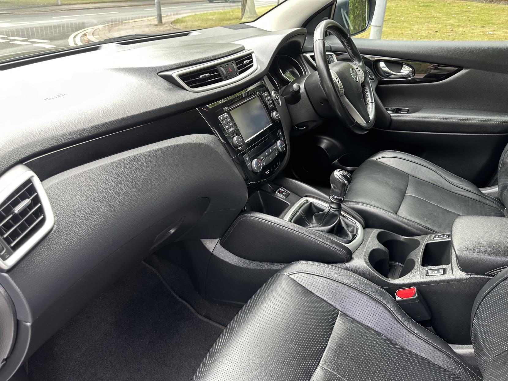 Nissan Qashqai 1.5 dCi Tekna SUV 5dr Diesel Manual 2WD Euro 6 (s/s) (110 ps)