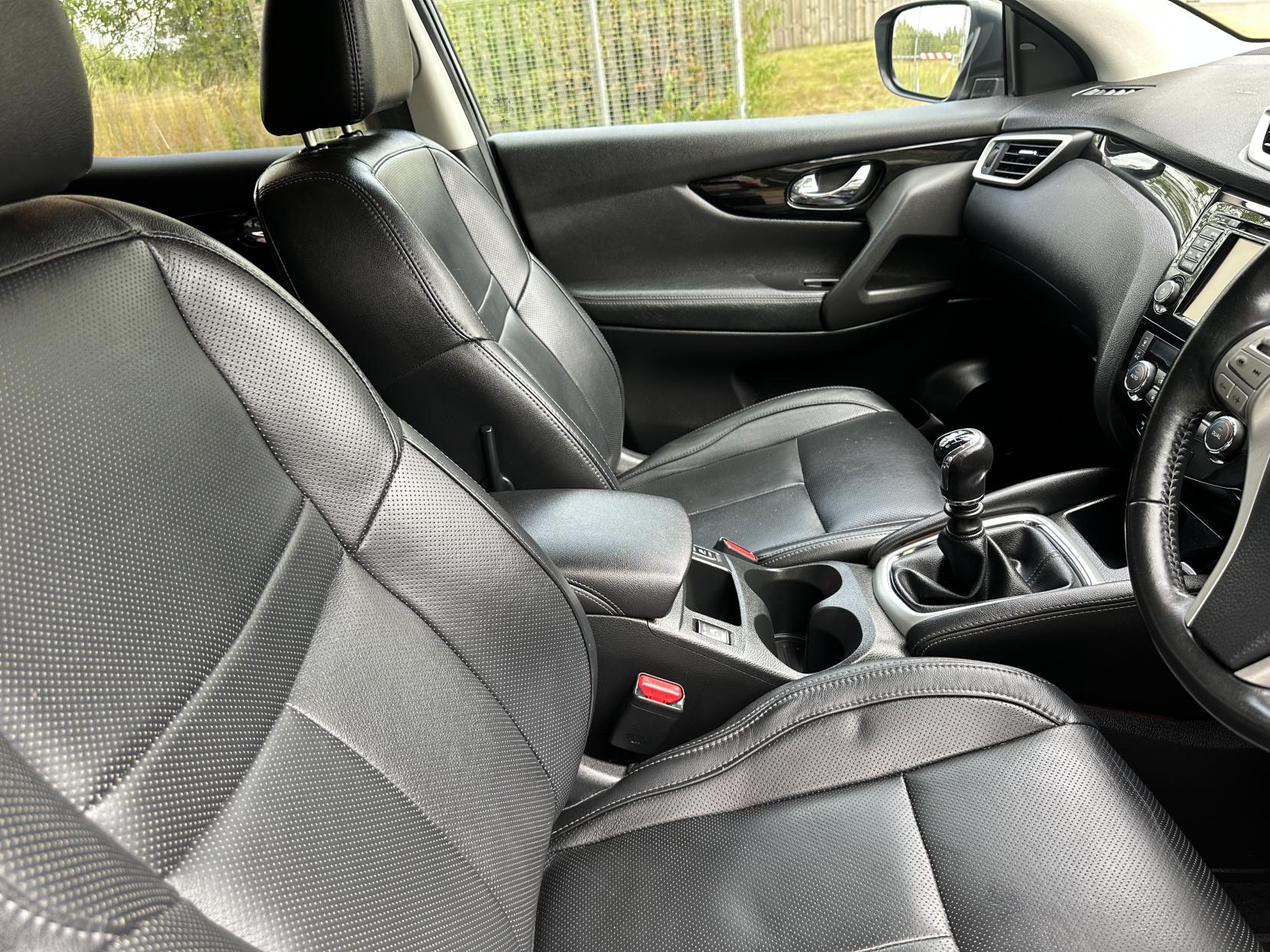 Nissan Qashqai 1.5 dCi Tekna SUV 5dr Diesel Manual 2WD Euro 6 (s/s) (110 ps)
