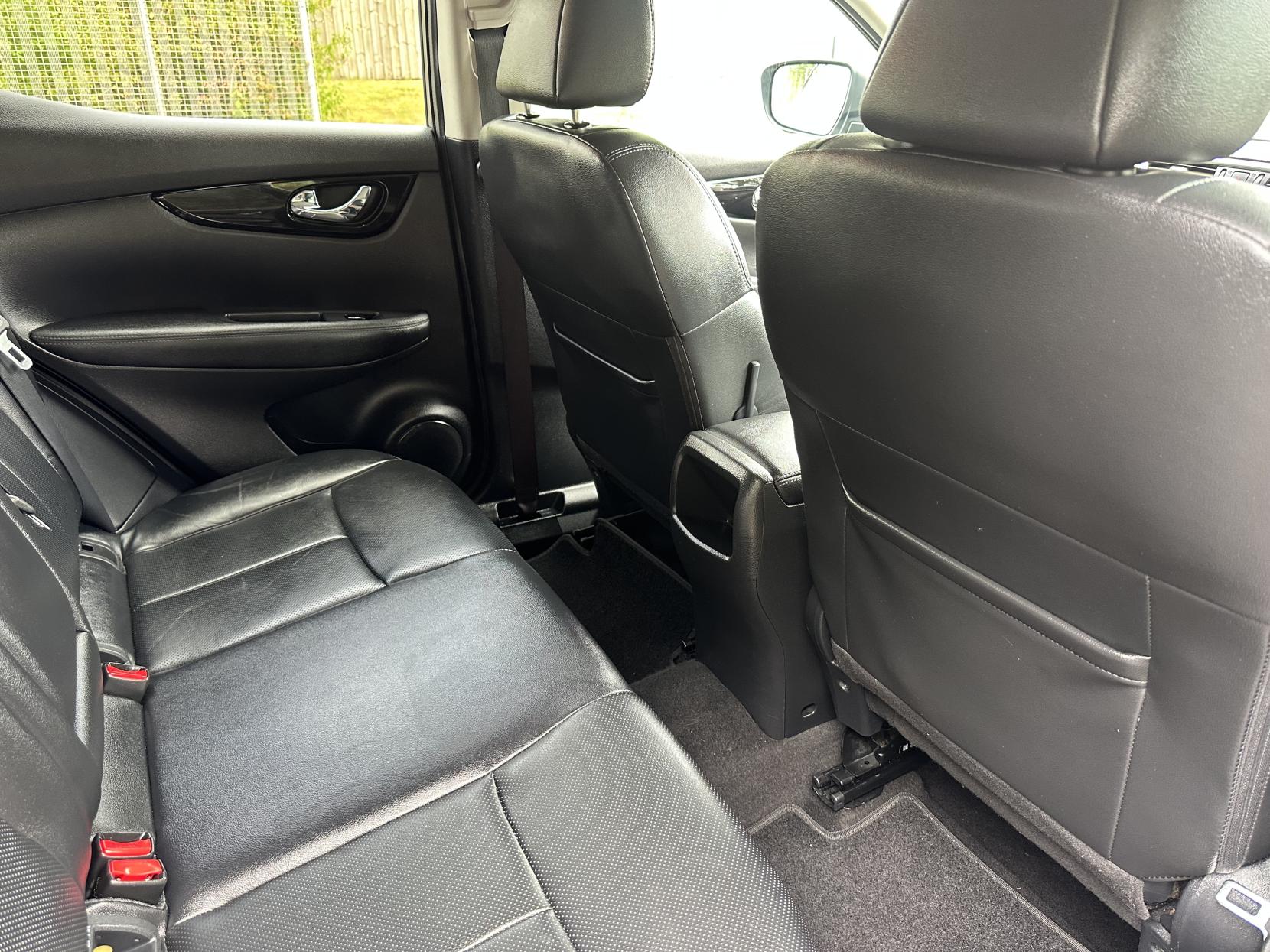 Nissan Qashqai 1.5 dCi Tekna SUV 5dr Diesel Manual 2WD Euro 6 (s/s) (110 ps)