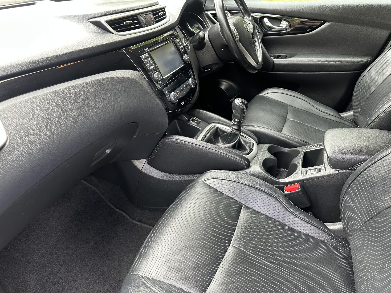 Nissan Qashqai 1.5 dCi Tekna SUV 5dr Diesel Manual 2WD Euro 6 (s/s) (110 ps)
