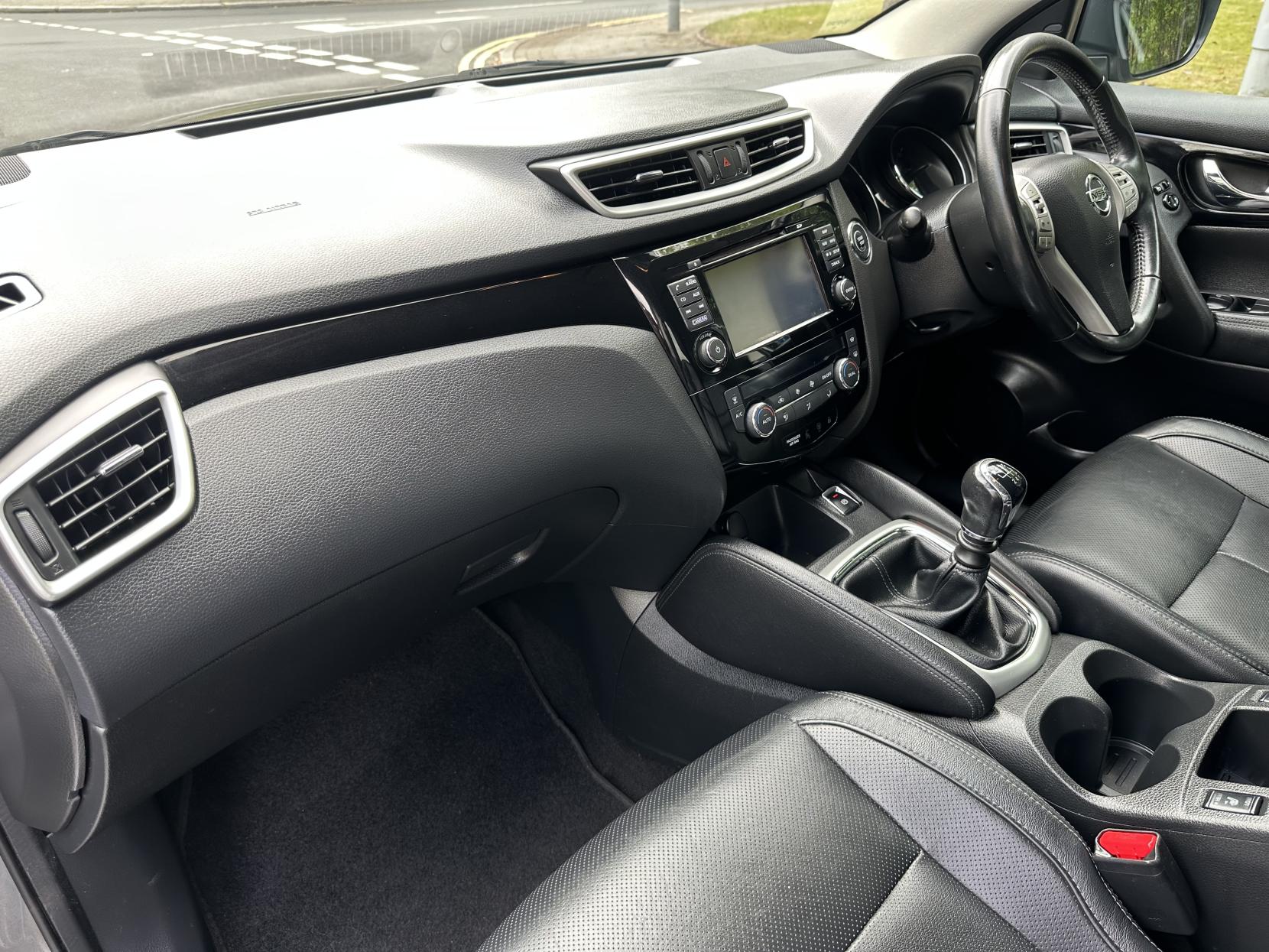 Nissan Qashqai 1.5 dCi Tekna SUV 5dr Diesel Manual 2WD Euro 6 (s/s) (110 ps)