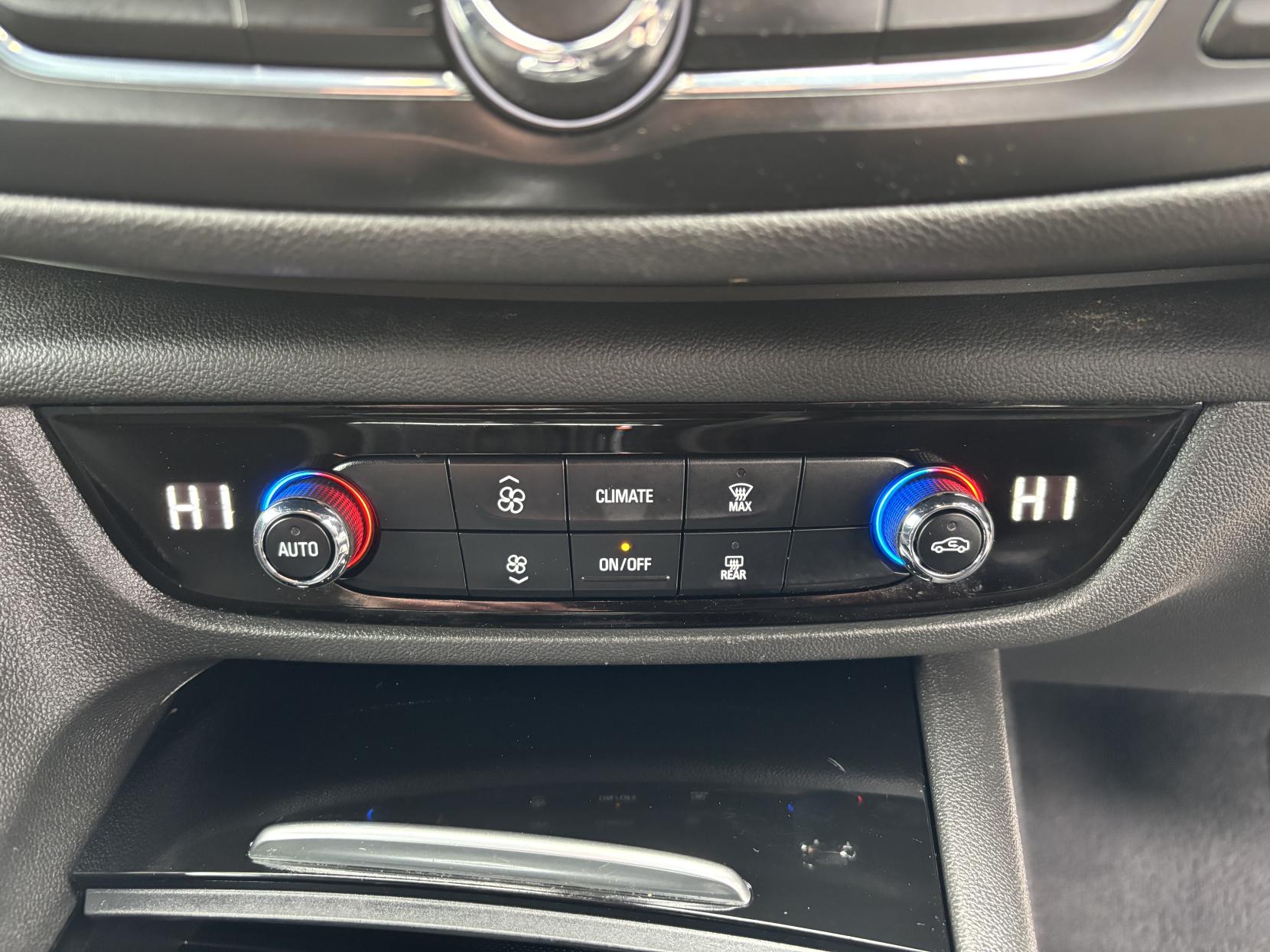 Vauxhall Insignia 2.0 Turbo D BlueInjection SRi VX Line Nav Sports Tourer 5dr Diesel Auto Euro 6 (s/s) (170 ps)