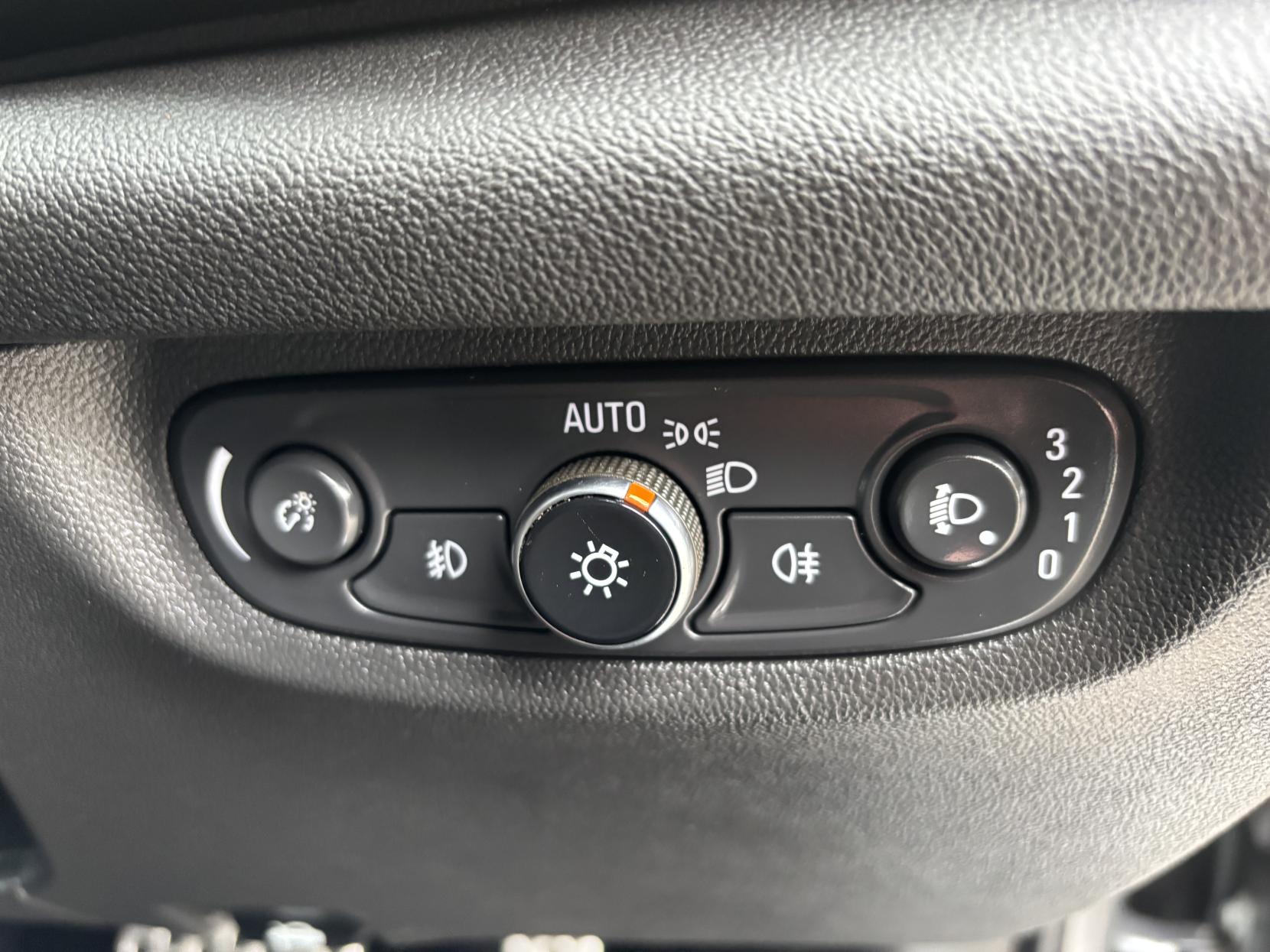 Vauxhall Insignia 2.0 Turbo D BlueInjection SRi VX Line Nav Sports Tourer 5dr Diesel Auto Euro 6 (s/s) (170 ps)