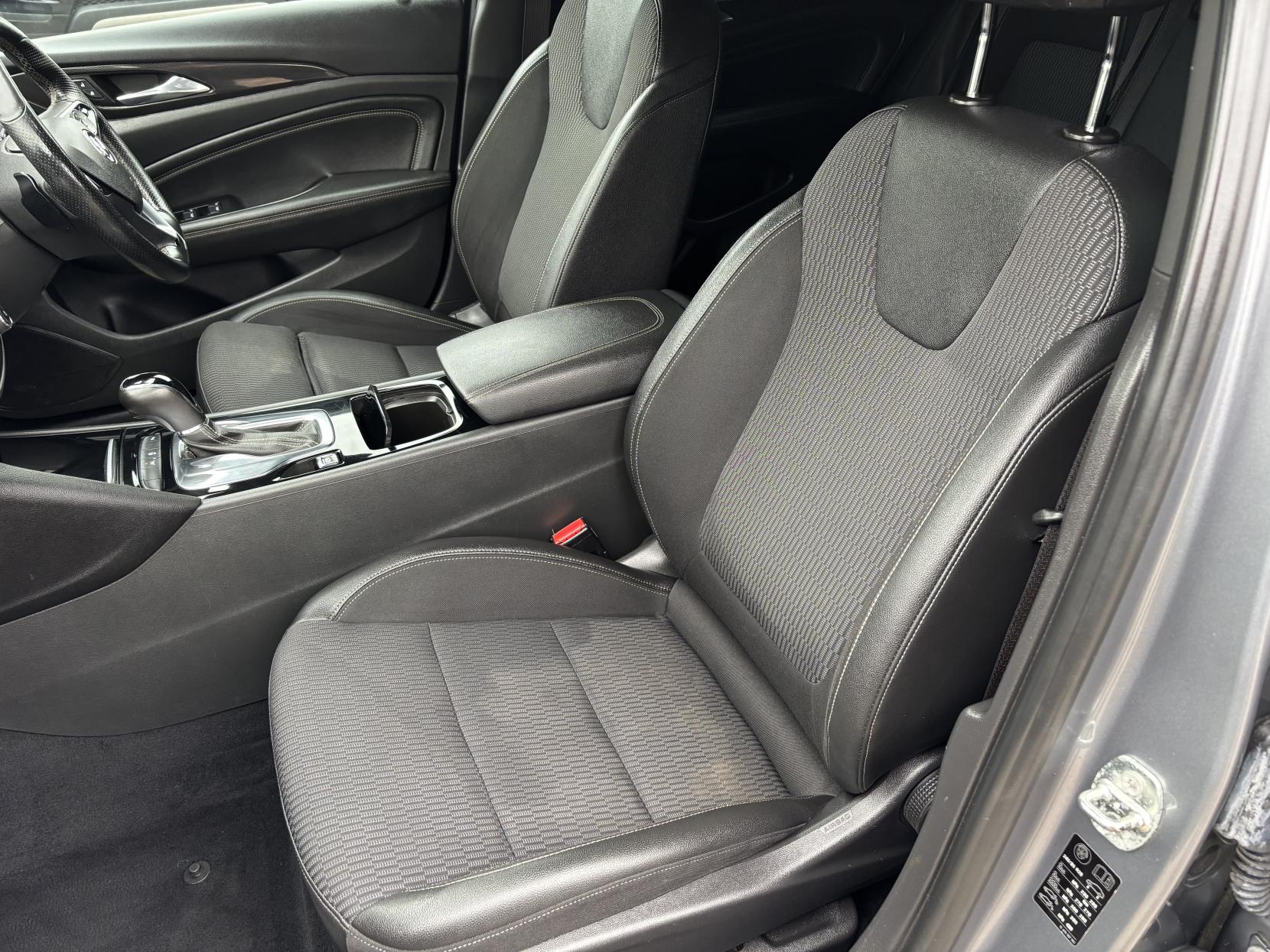 Vauxhall Insignia 2.0 Turbo D BlueInjection SRi VX Line Nav Sports Tourer 5dr Diesel Auto Euro 6 (s/s) (170 ps)