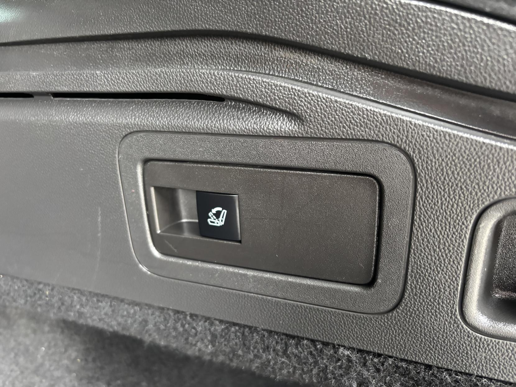 Vauxhall Insignia 2.0 Turbo D BlueInjection SRi VX Line Nav Sports Tourer 5dr Diesel Auto Euro 6 (s/s) (170 ps)