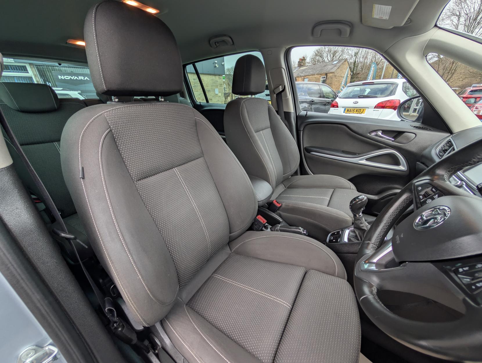 Vauxhall Zafira Tourer 1.4i Turbo SRi MPV 5dr Petrol Manual Euro 6 (140 ps)