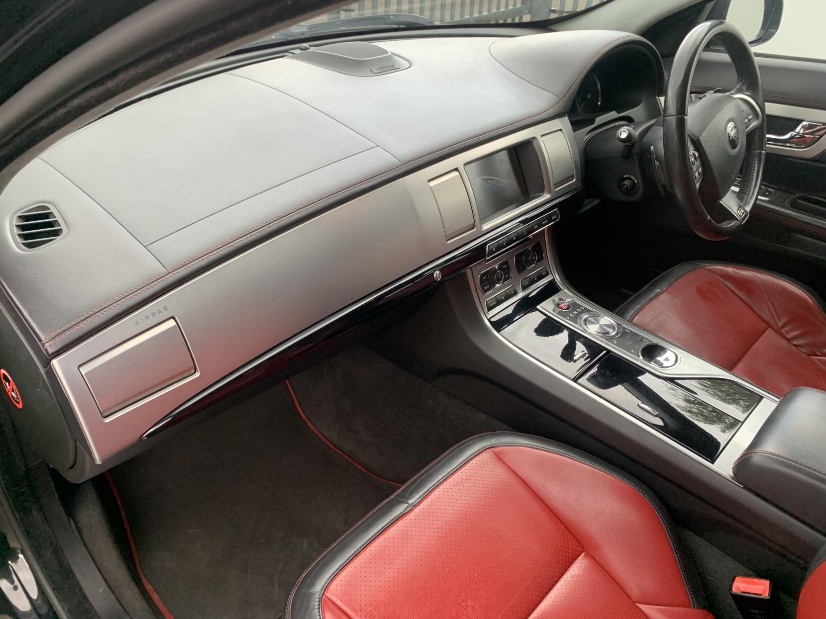 Jaguar XF 3.0d S V6 Portfolio Saloon 4dr Diesel Auto Euro 5 (s/s) (275 ps)