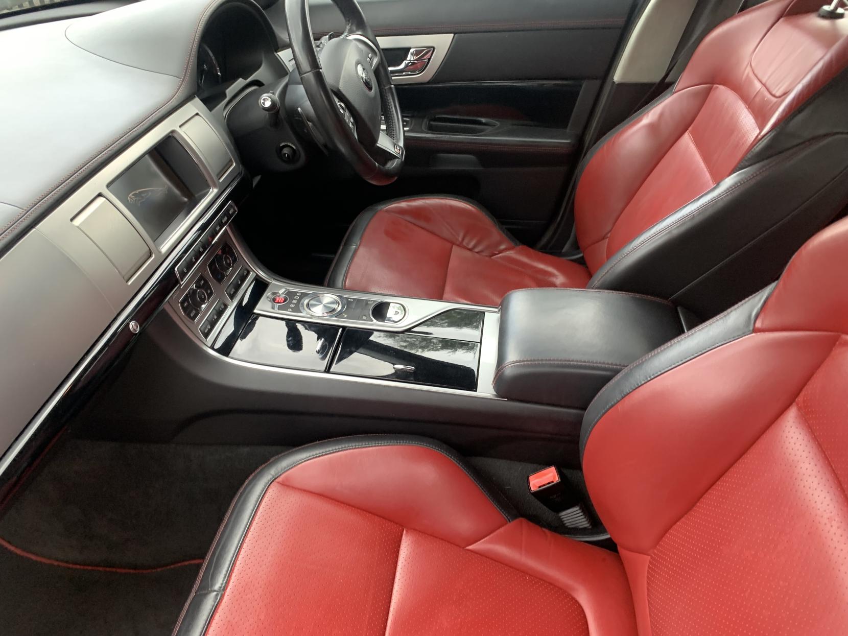 Jaguar XF 3.0d S V6 Portfolio Saloon 4dr Diesel Auto Euro 5 (s/s) (275 ps)