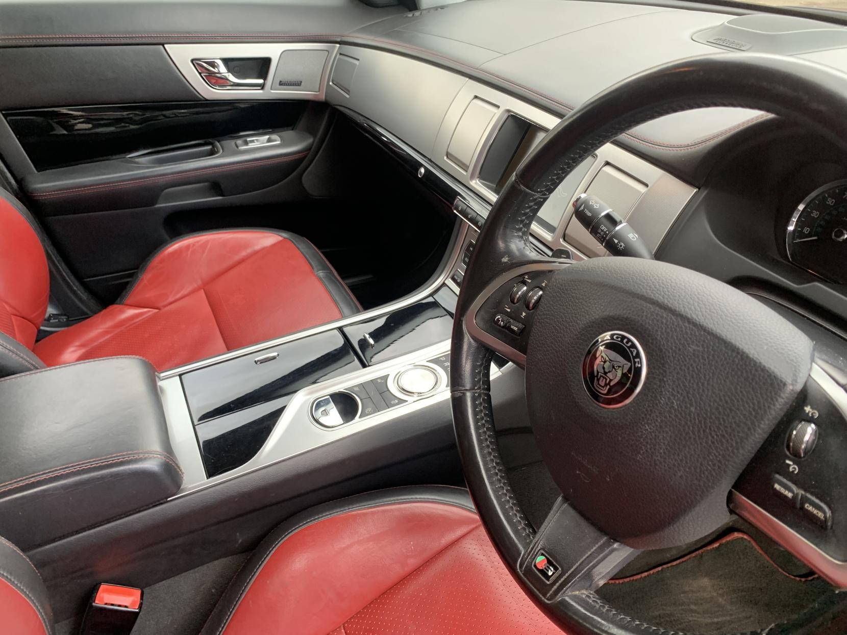 Jaguar XF 3.0d S V6 Portfolio Saloon 4dr Diesel Auto Euro 5 (s/s) (275 ps)