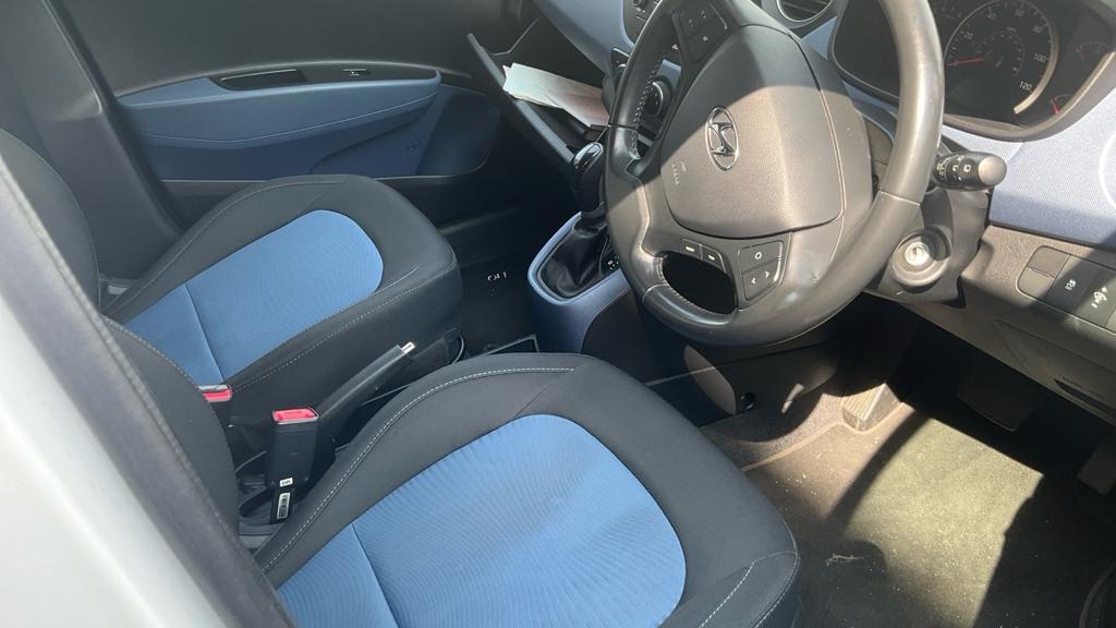 Hyundai i10 1.2 Premium Hatchback 5dr Petrol Auto Euro 5 (87 ps)
