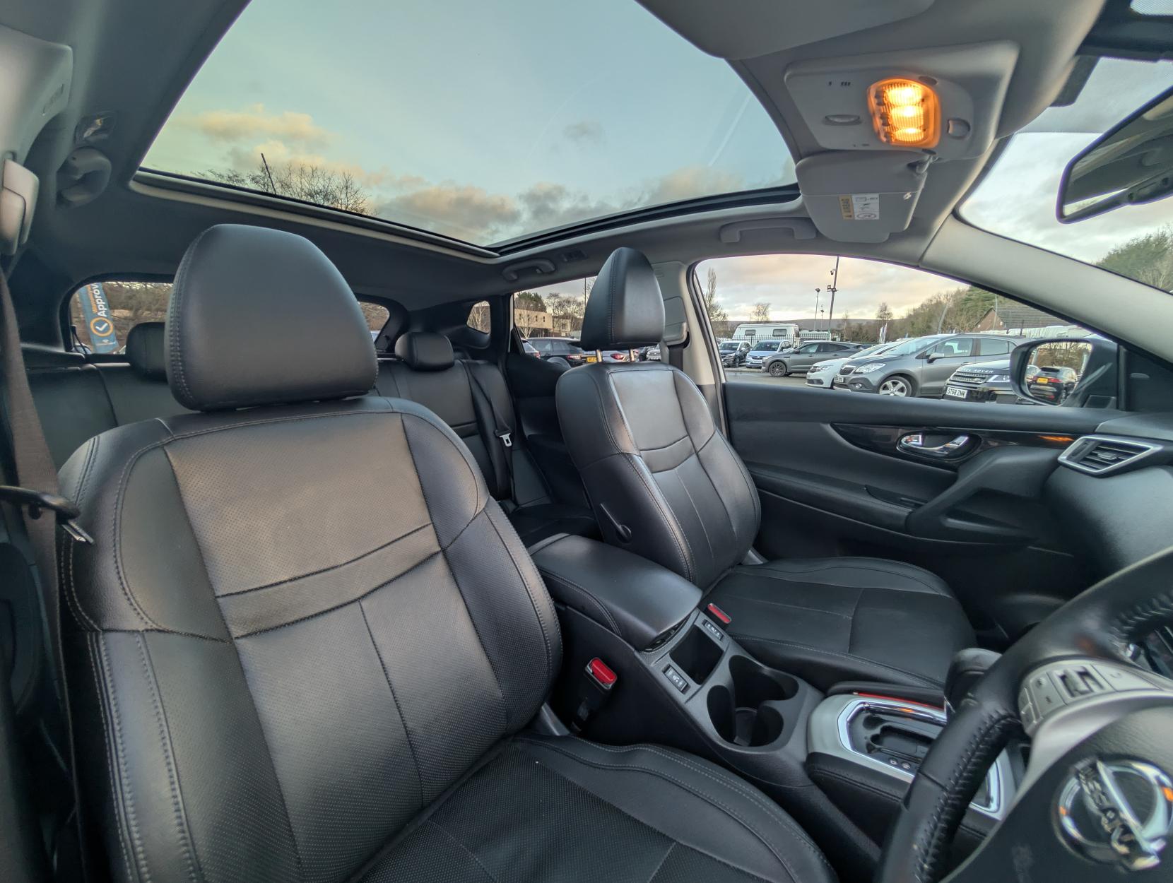 Nissan Qashqai 1.2 DIG-T Tekna SUV 5dr Petrol XTRON 2WD Euro 6 (s/s) (115 ps)