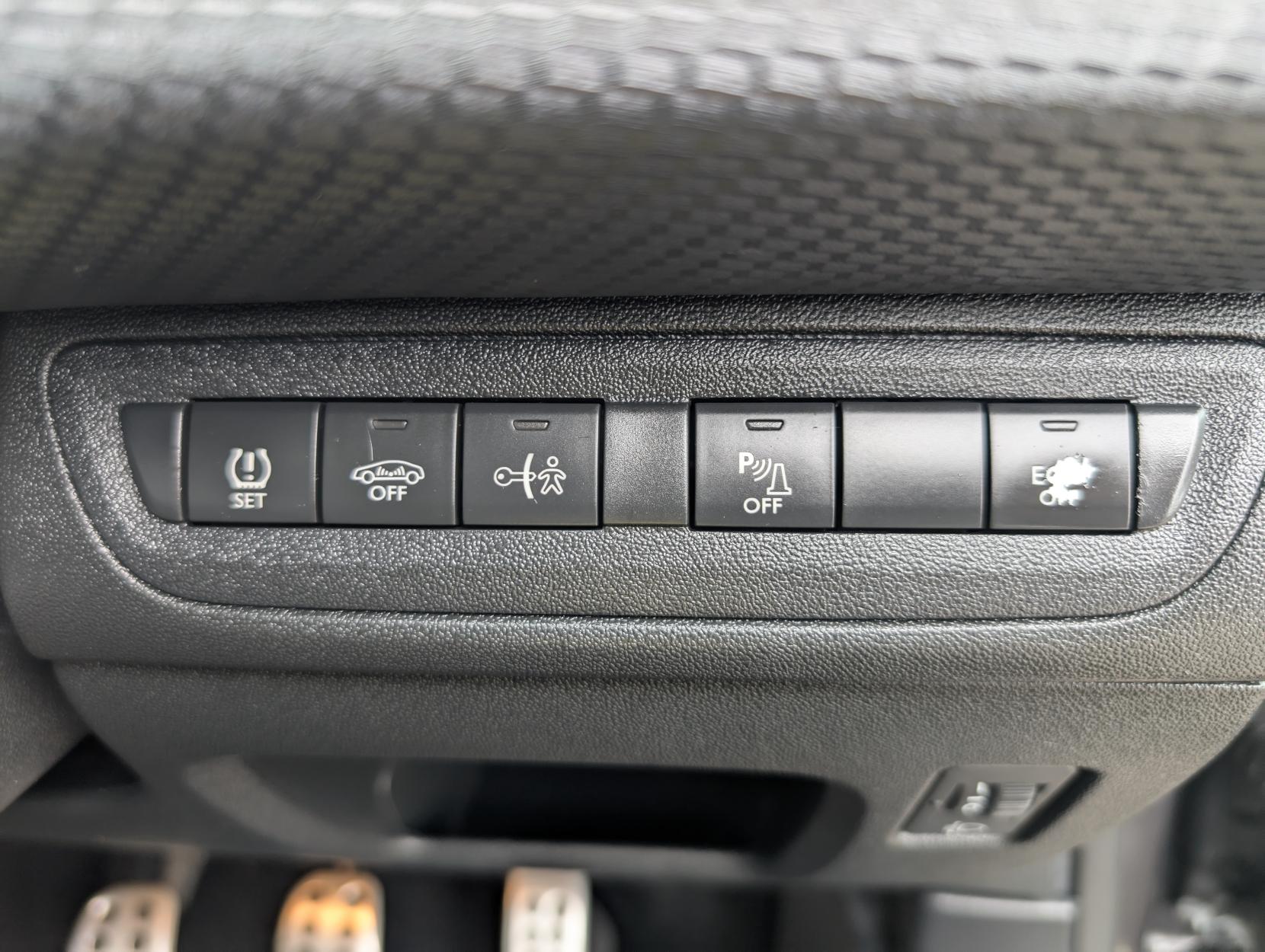Peugeot 2008 1.6 e-HDi Feline SUV 5dr Diesel Manual Euro 5 (s/s) (Mistral) (115 ps)