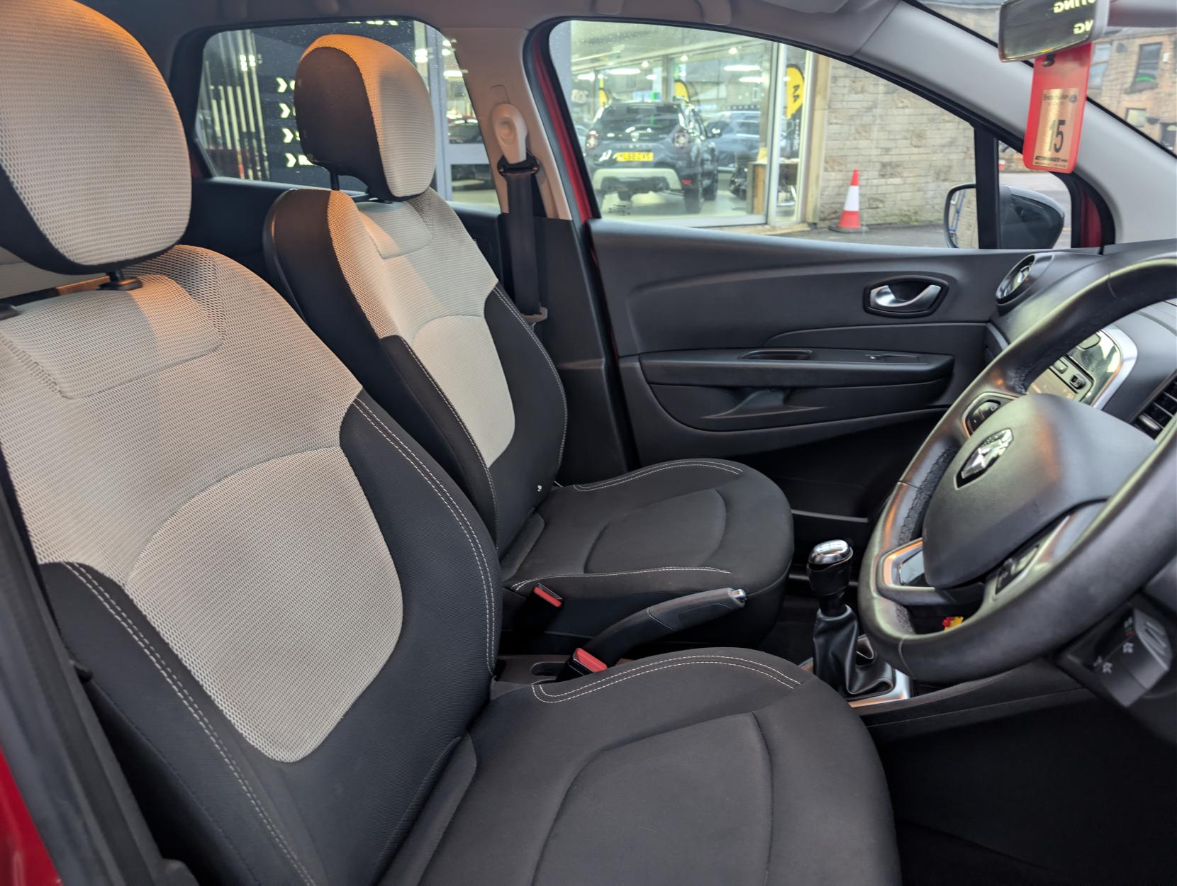 Renault Captur 0.9 TCe ENERGY Iconic SUV 5dr Petrol Manual Euro 6 (s/s) (90 ps)