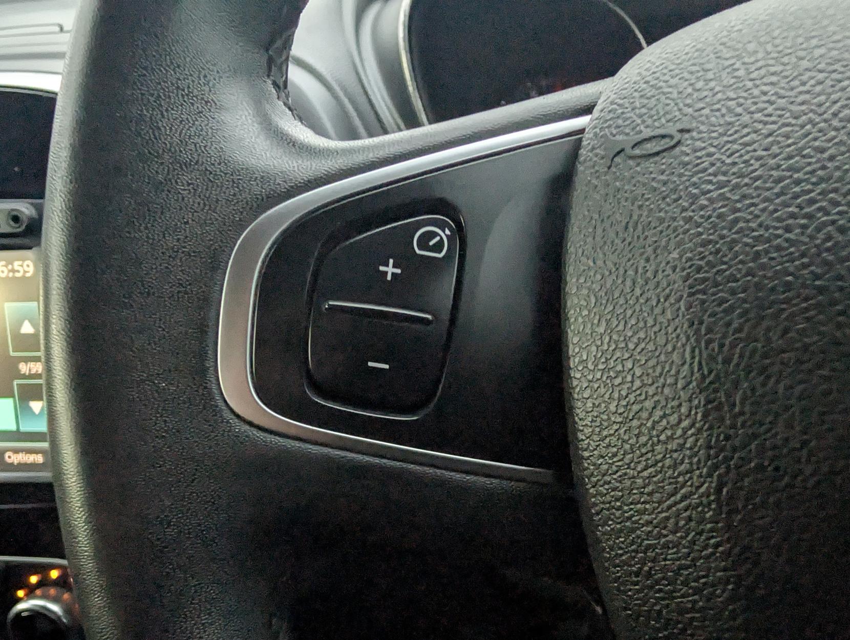 Renault Captur 0.9 TCe ENERGY Iconic SUV 5dr Petrol Manual Euro 6 (s/s) (90 ps)