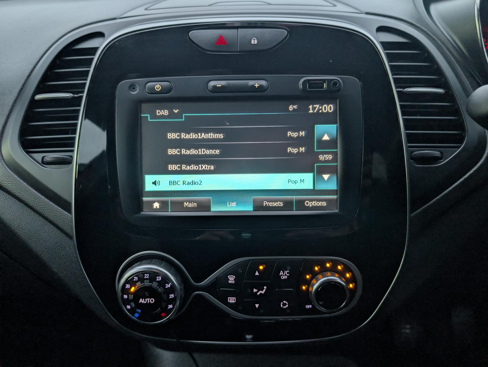 Renault Captur 0.9 TCe ENERGY Iconic SUV 5dr Petrol Manual Euro 6 (s/s) (90 ps)